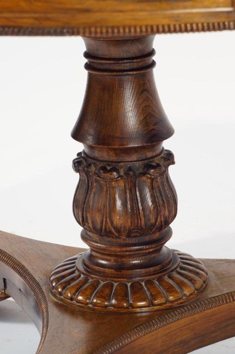 George IV Walnut Round drum Table, Early 19th Century 3