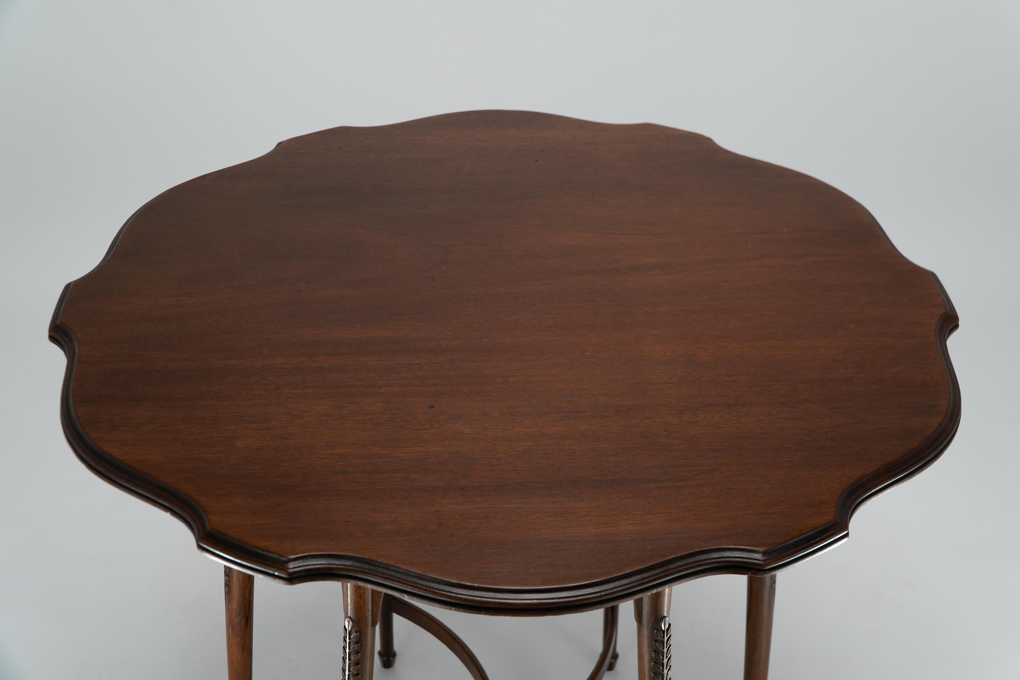 George Jack für Morris und Co. Ein hoher runder Beistelltisch von Aesthetic Movement im Zustand „Gut“ im Angebot in London, GB