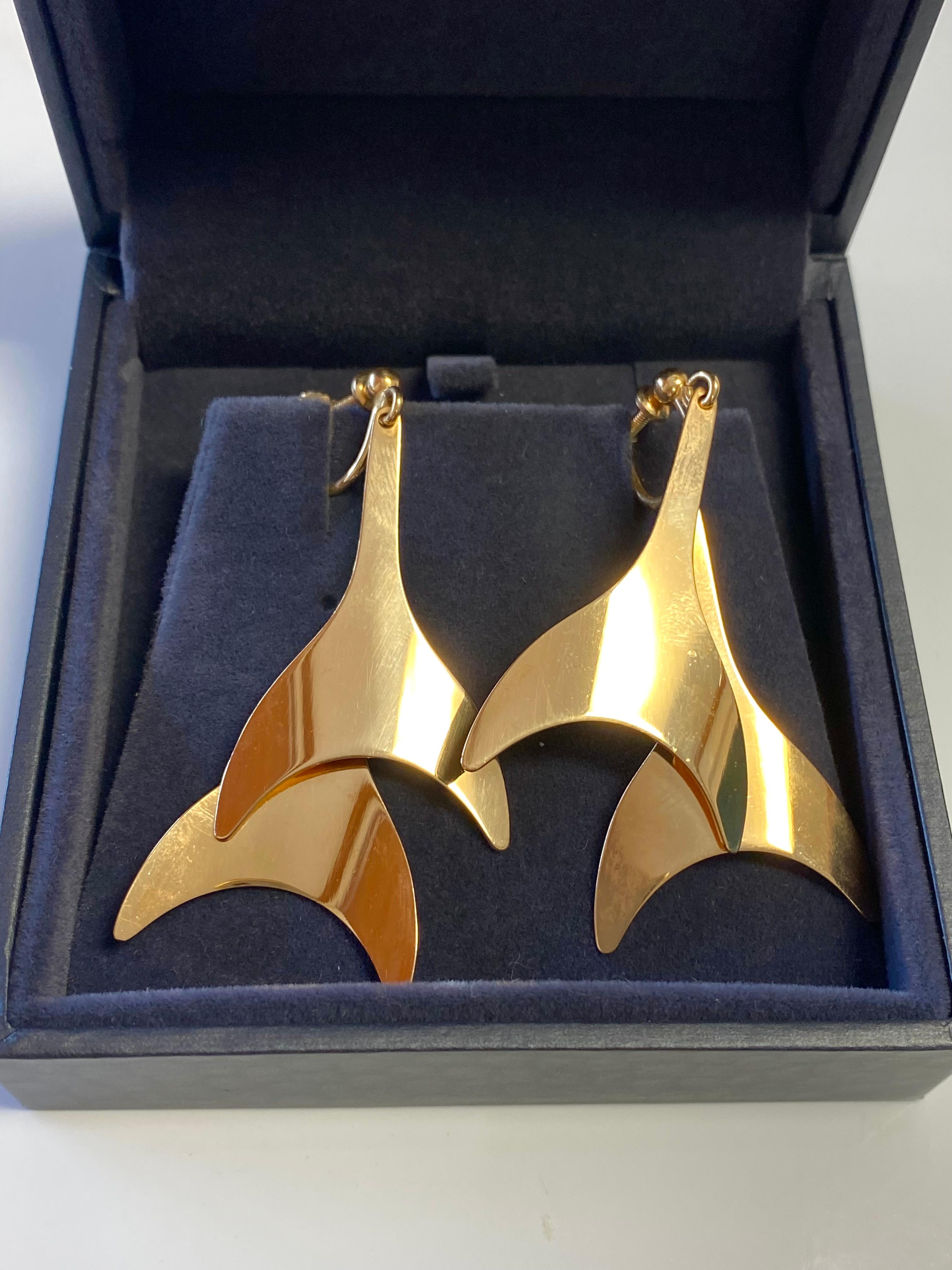 Art déco Boucles d'oreilles pendantes en or 18 carats « baleine » signées George Jensen en vente