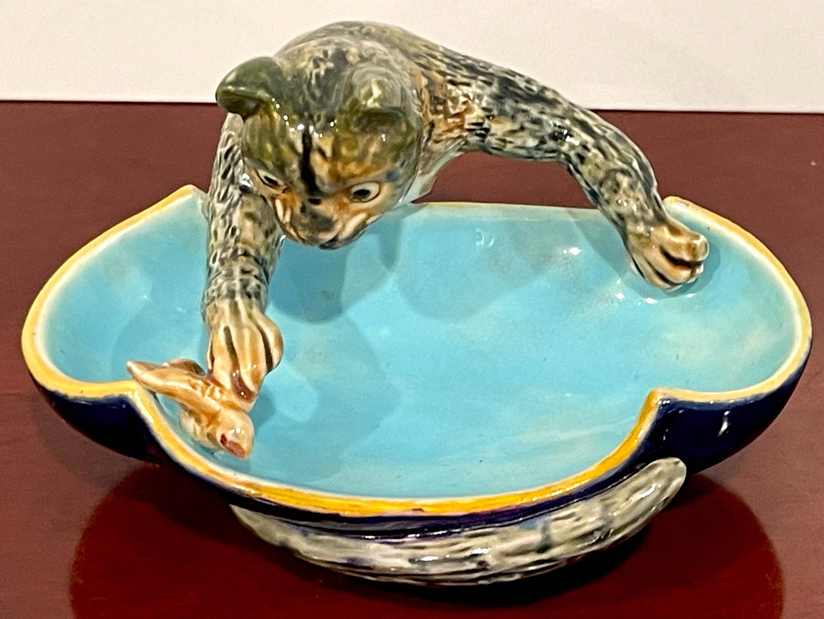 English George Jones Aesthetic Majolica Cat & Bird Figural Dish, England, 1876 For Sale