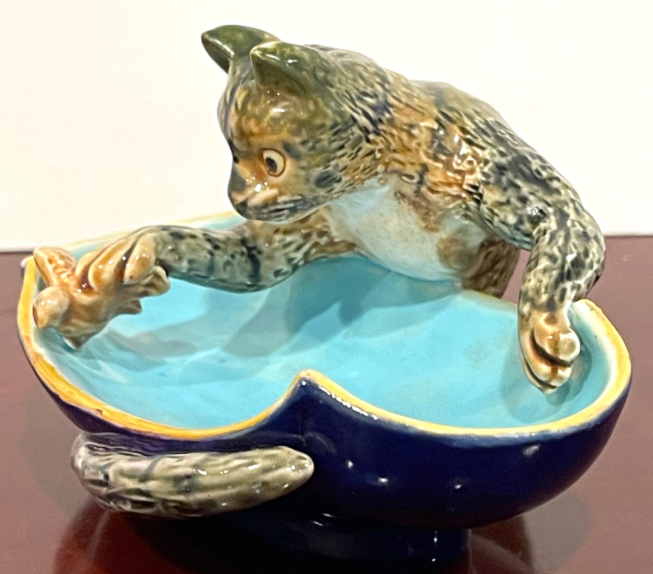 George Jones Aesthetic Majolica Cat & Bird Figural Dish, England, 1876 For Sale 2