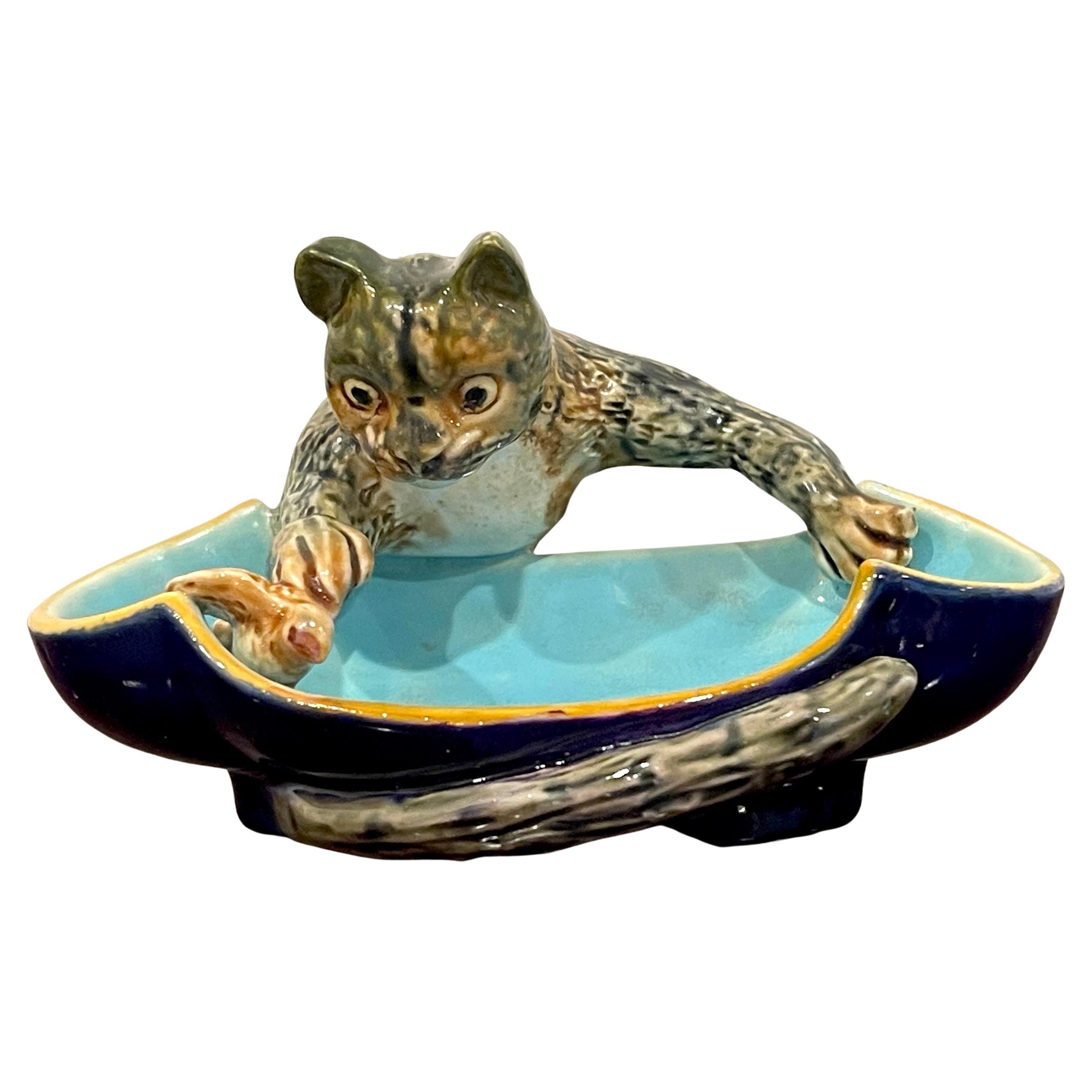 George Jones Aesthetic Majolica Cat & Bird Figural Dish, England, 1876 For Sale