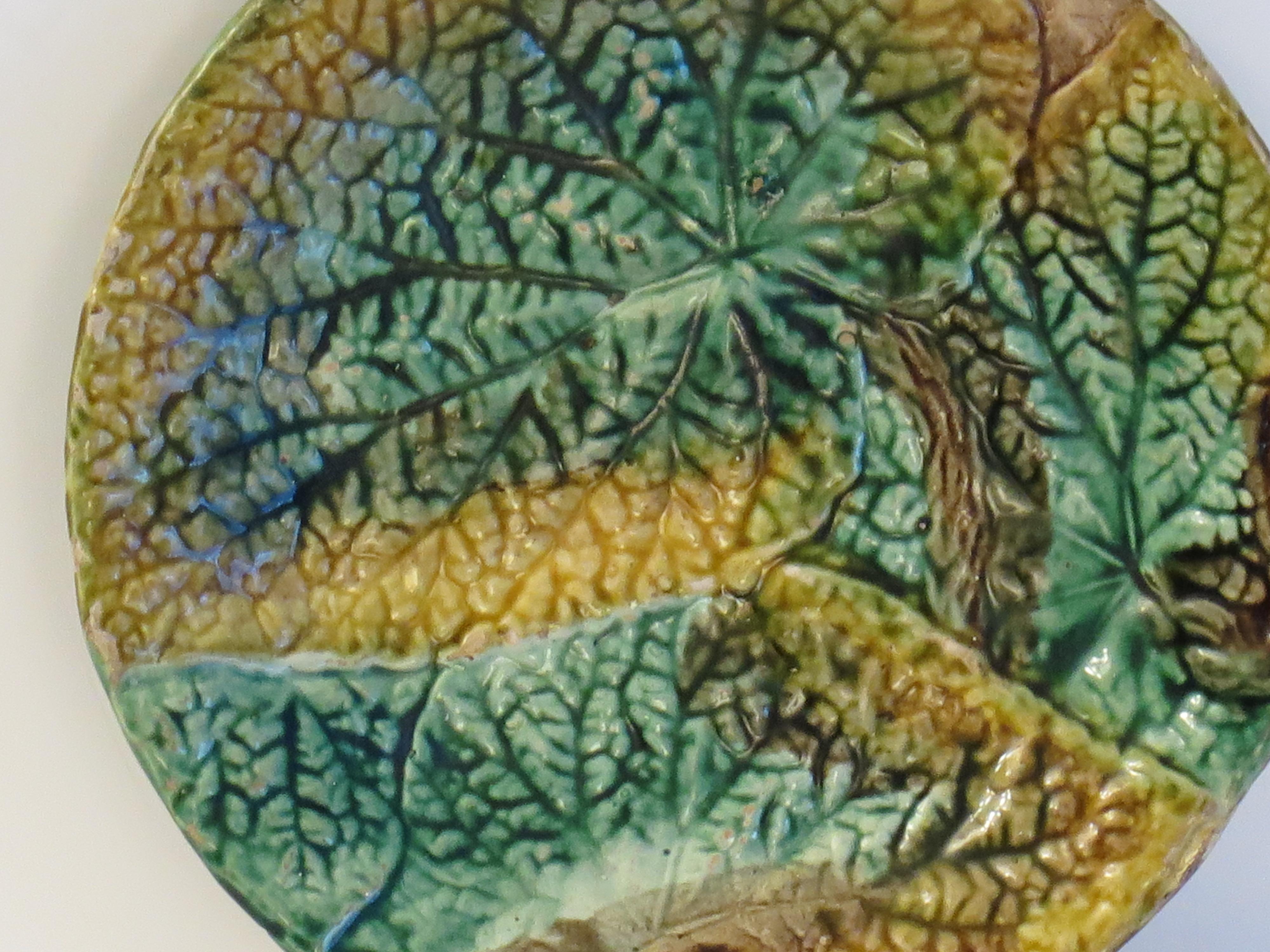 Assiette en majolique ancienne George Jones à motif de feuilles de bégonia, vers 1870 en vente 2