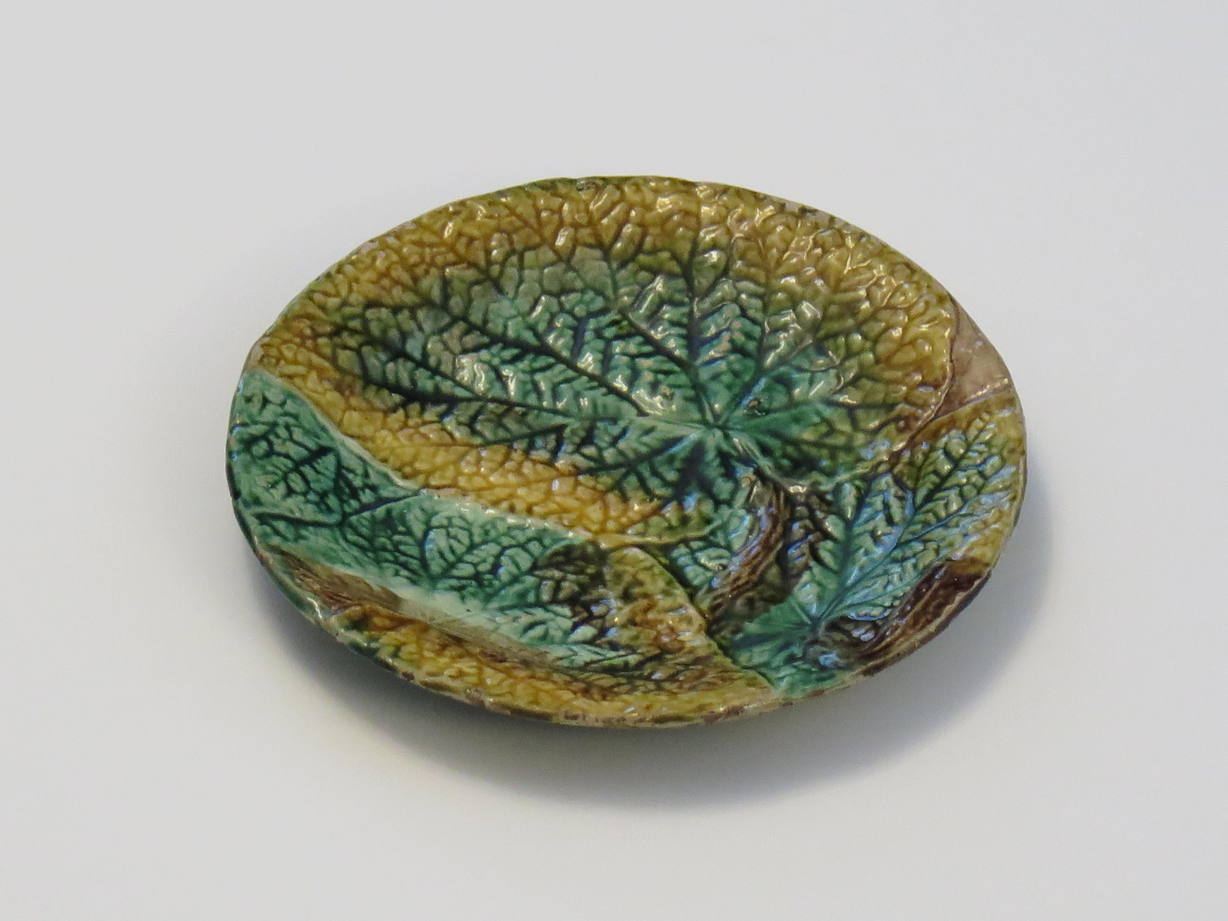 English George Jones antique Majolica Plate in Begonia Leaf pattern, Circa 1870 For Sale