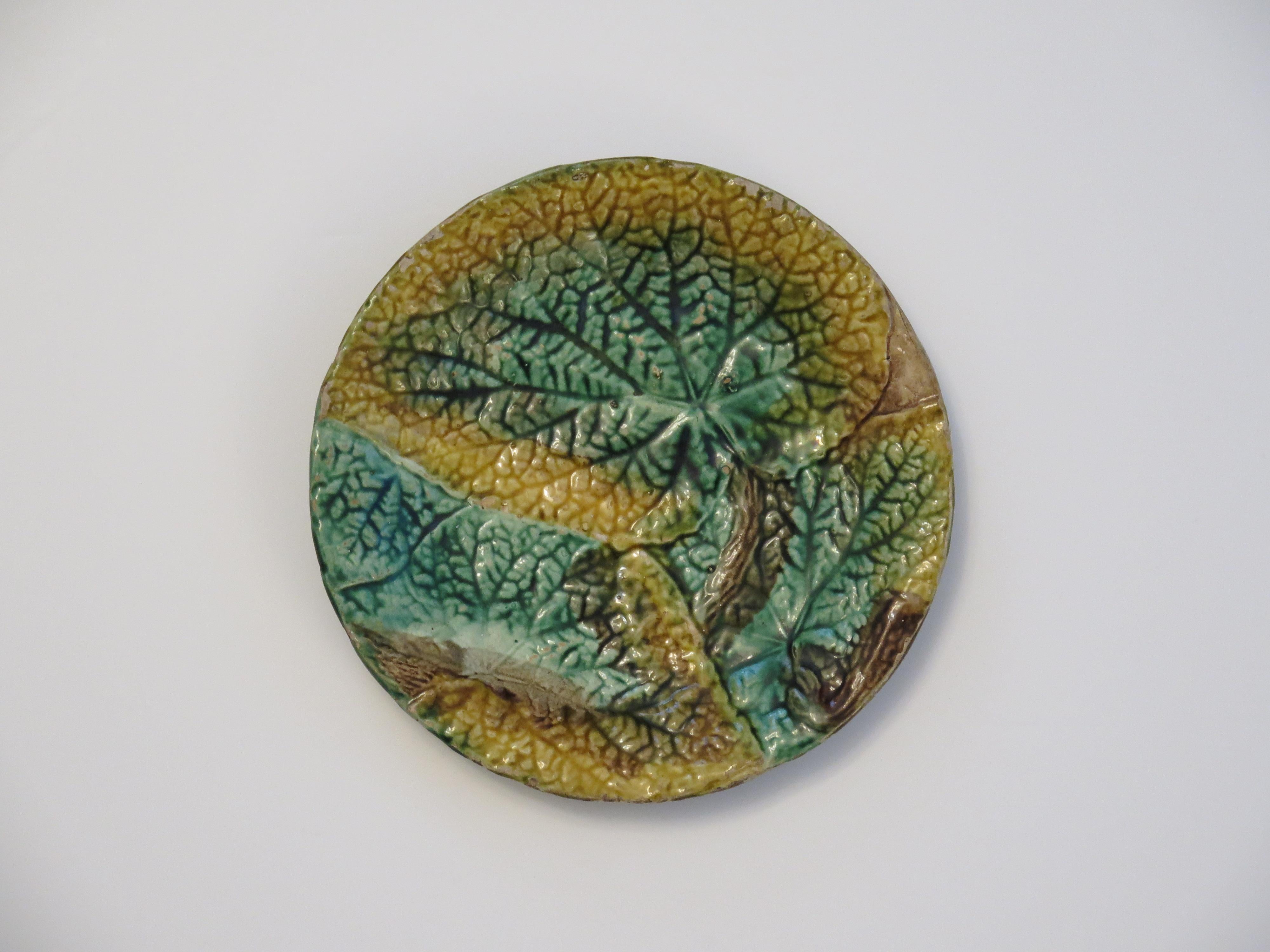 Hand-Painted George Jones antique Majolica Plate in Begonia Leaf pattern, Circa 1870 For Sale