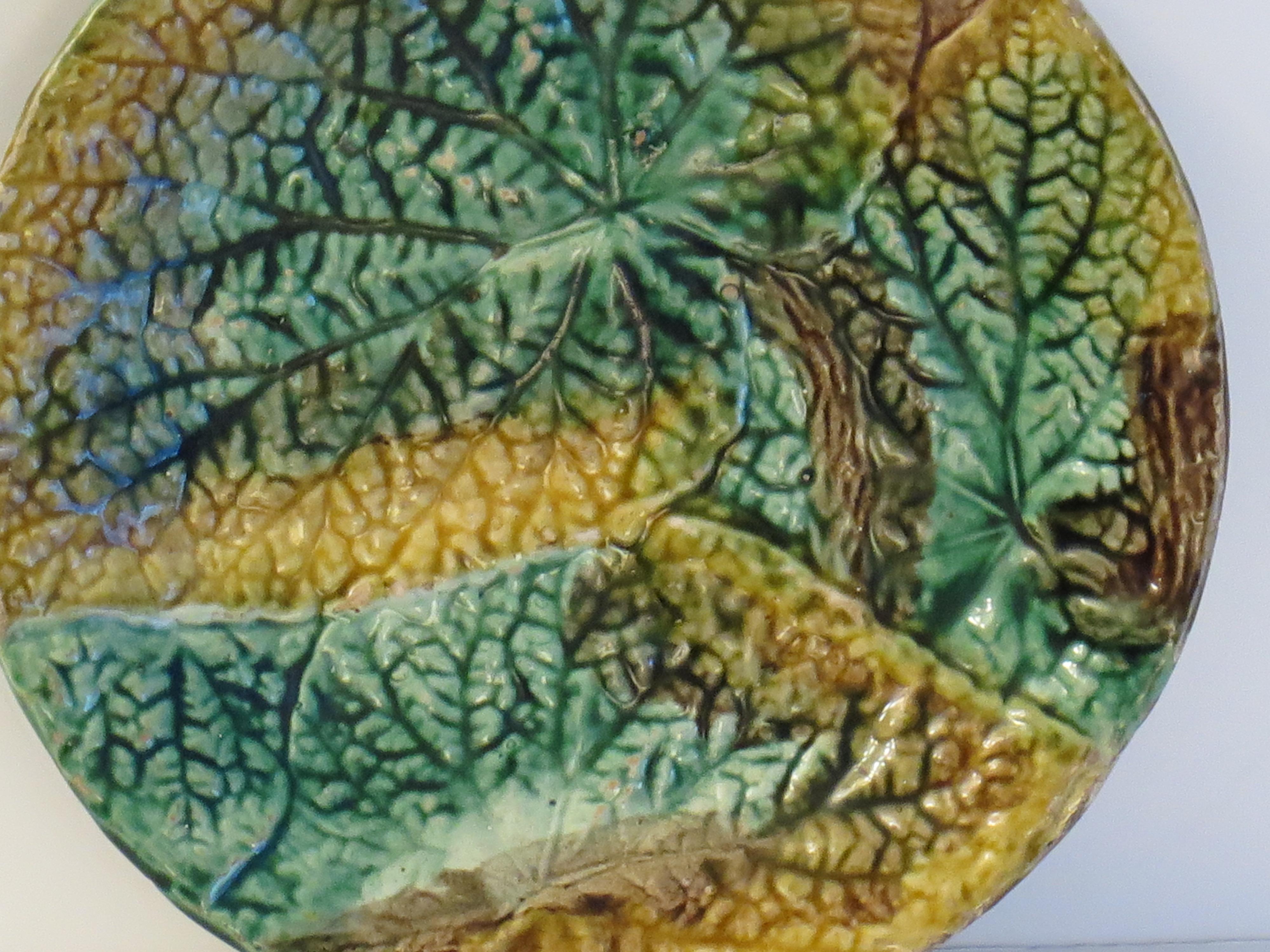 Assiette en majolique ancienne George Jones à motif de feuilles de bégonia, vers 1870 en vente 1