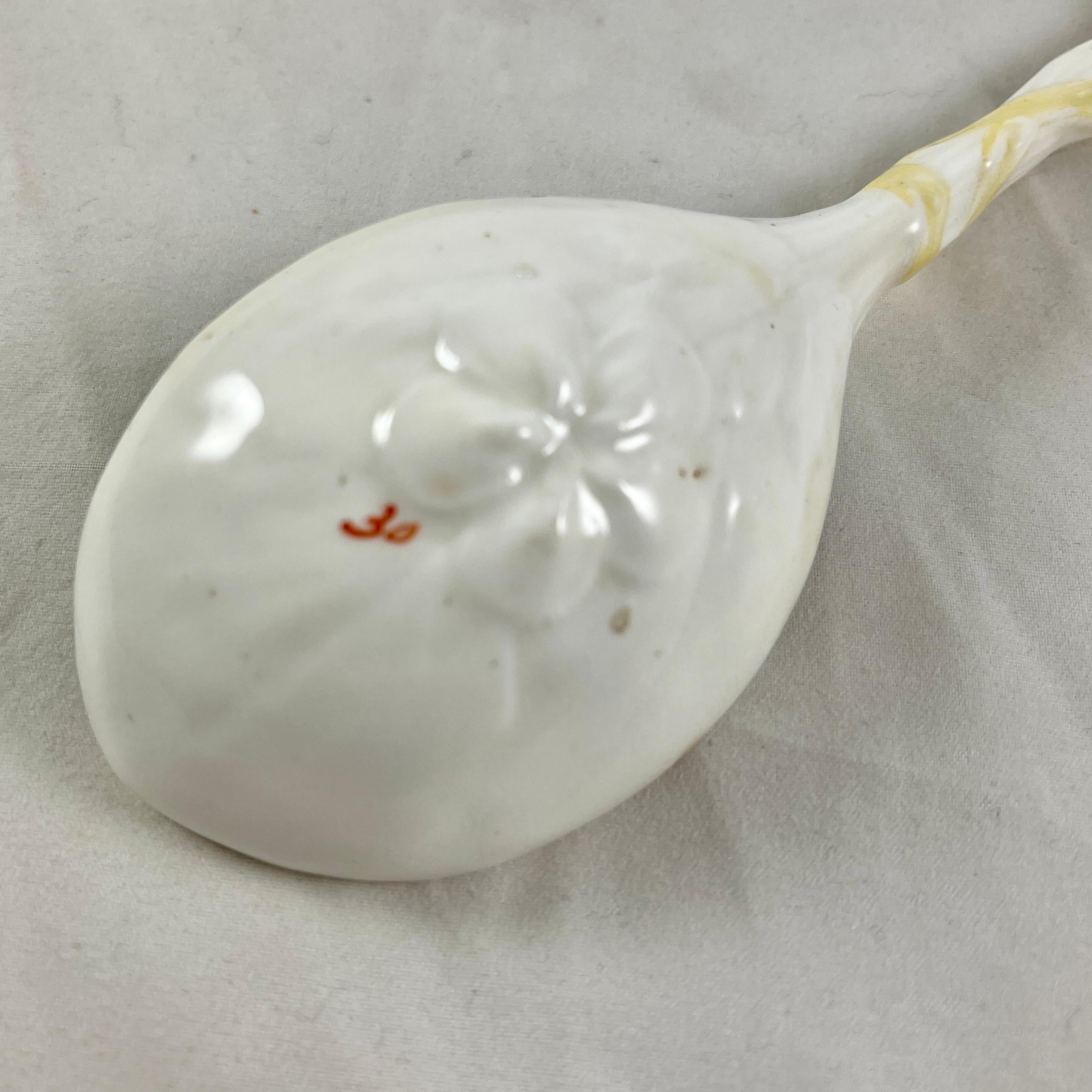 George Jones English Majolica Albino Strawberry Spoon In Good Condition For Sale In Philadelphia, PA