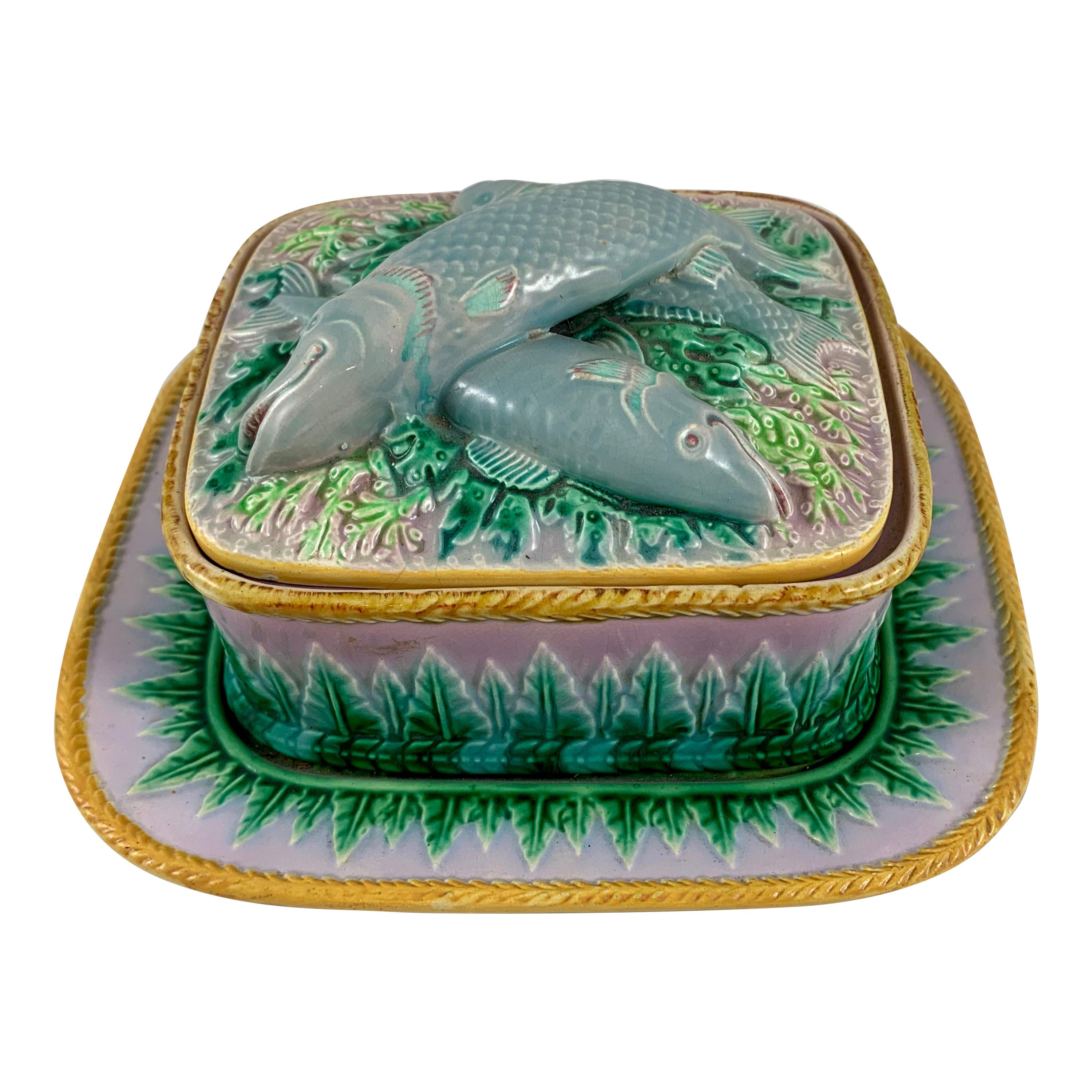 George Jones Caja inglesa de tres piezas para servir sardinas de mayólica esmaltada Palissy