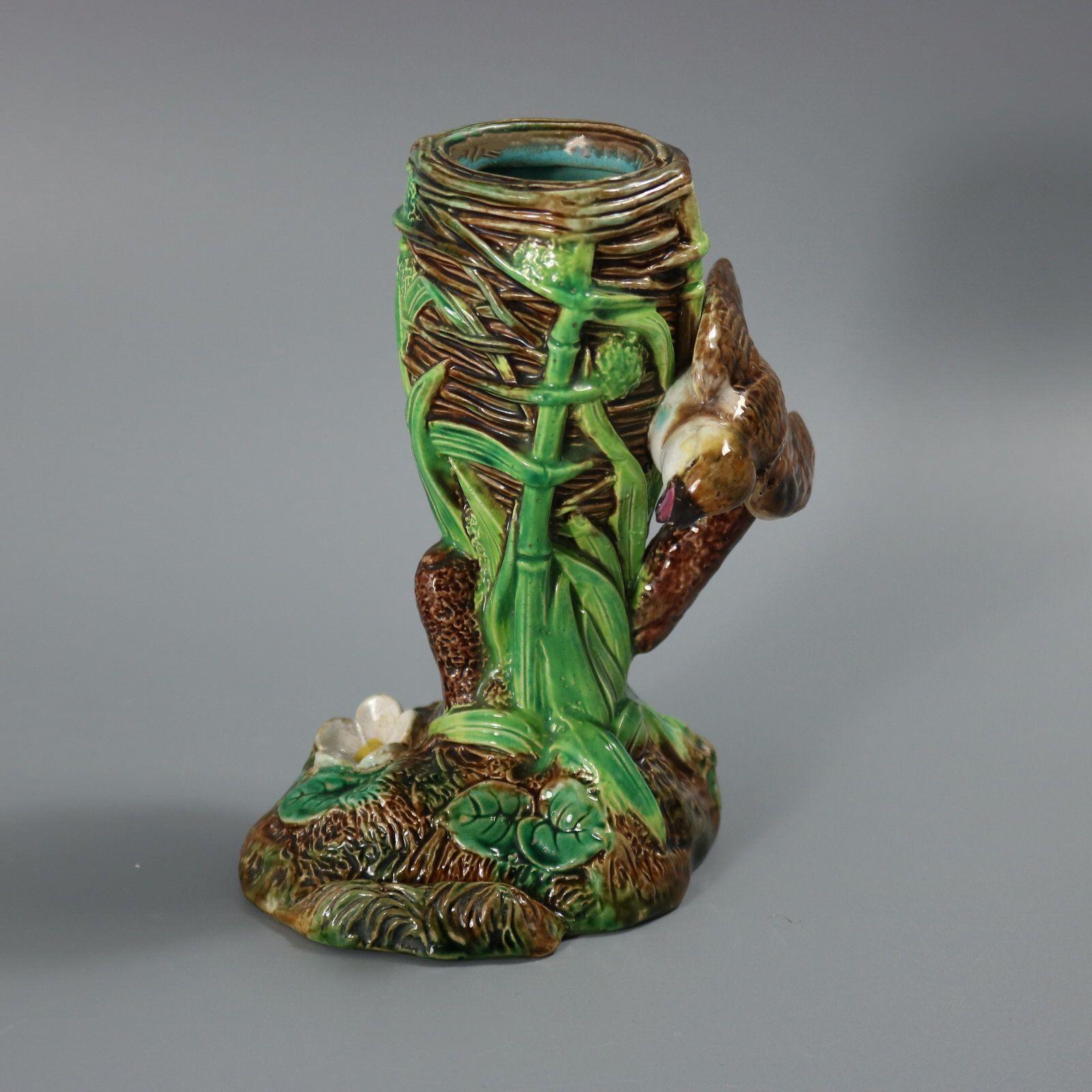 Vase de porte-cartes oiseaux sur le nid en majolique George Jones en vente 3