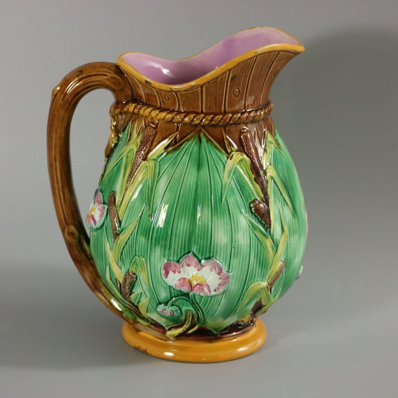 George Jones Majolica Bulrush and Lily Jug/Pitcher In Good Condition For Sale In Chelmsford, Essex