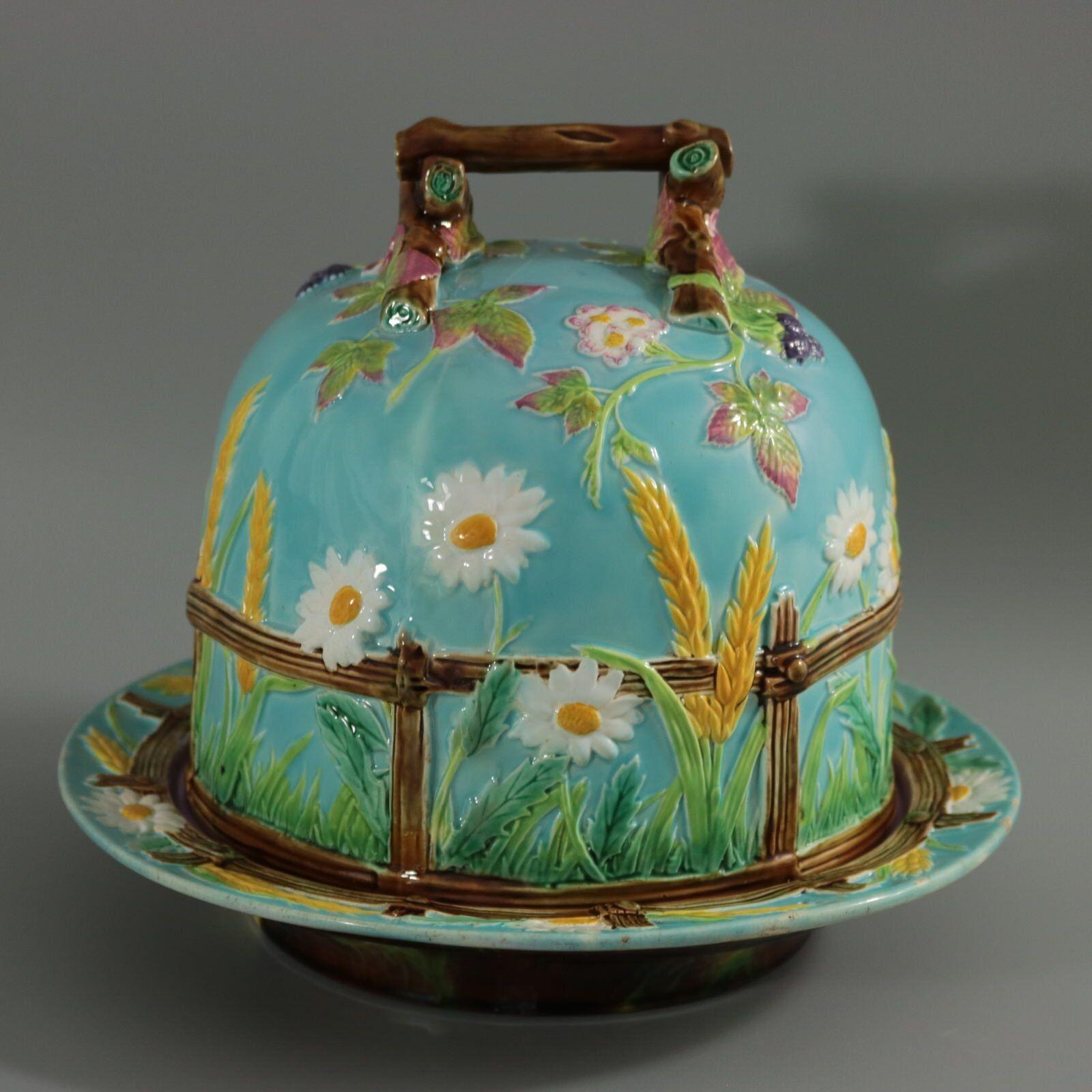 George Jones Majolica Daisy Cheese Keeper In Good Condition For Sale In Chelmsford, Essex