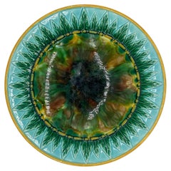 Majolika-Schale von George Jones, Schildpatt-Motiv, grüne Blätter auf Türkis