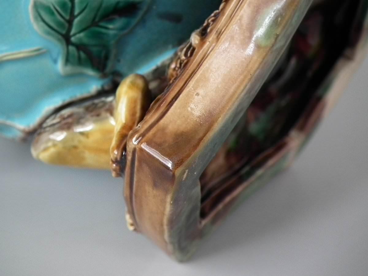 George Jones Majolica Frog and Insect Vase 3