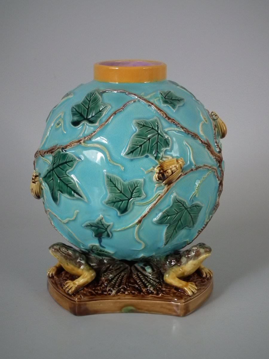 English George Jones Majolica Frog and Insect Vase