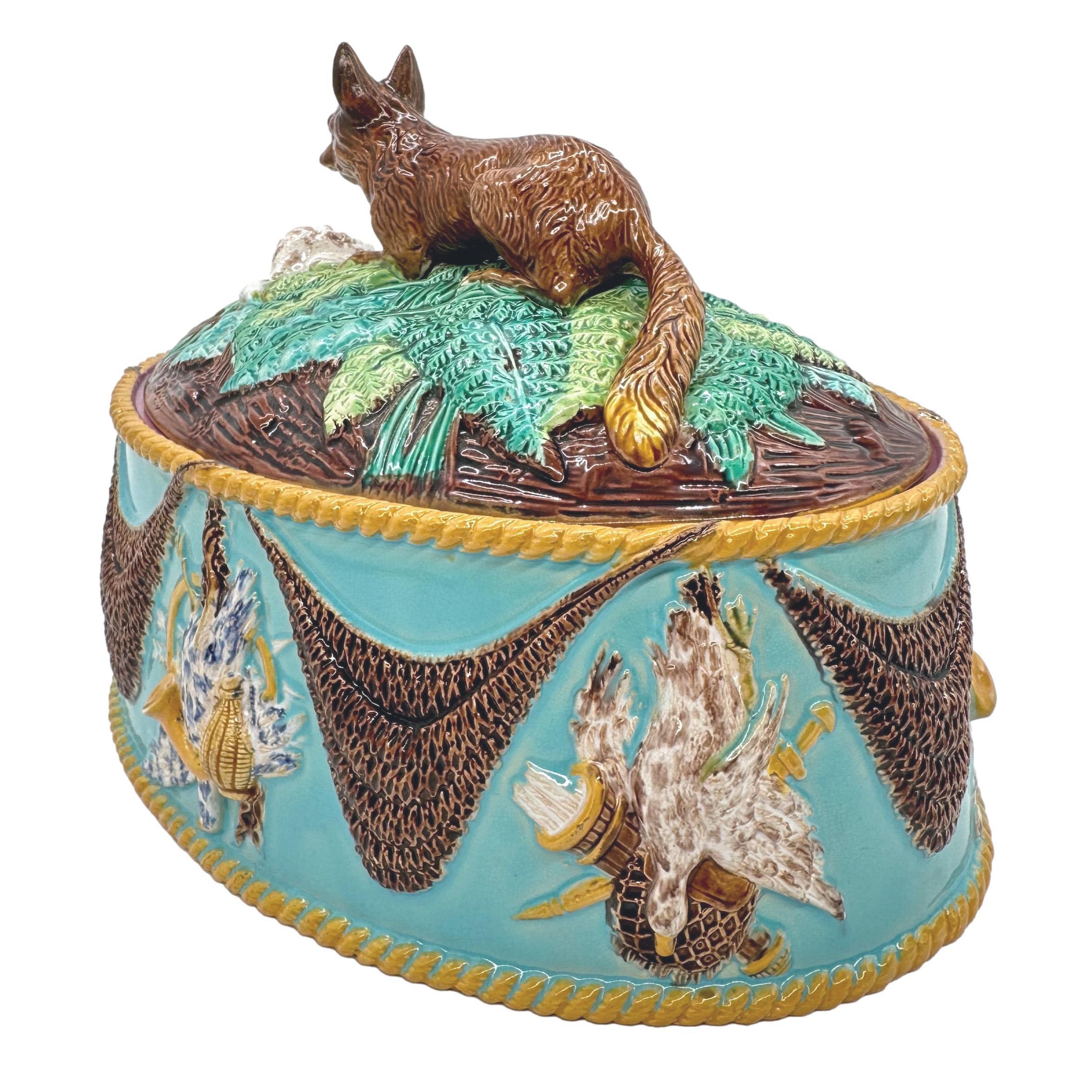 Majolique Soupière de jeu avec renard et fond turquoise de George Jones, anglais, vers 1870 en vente