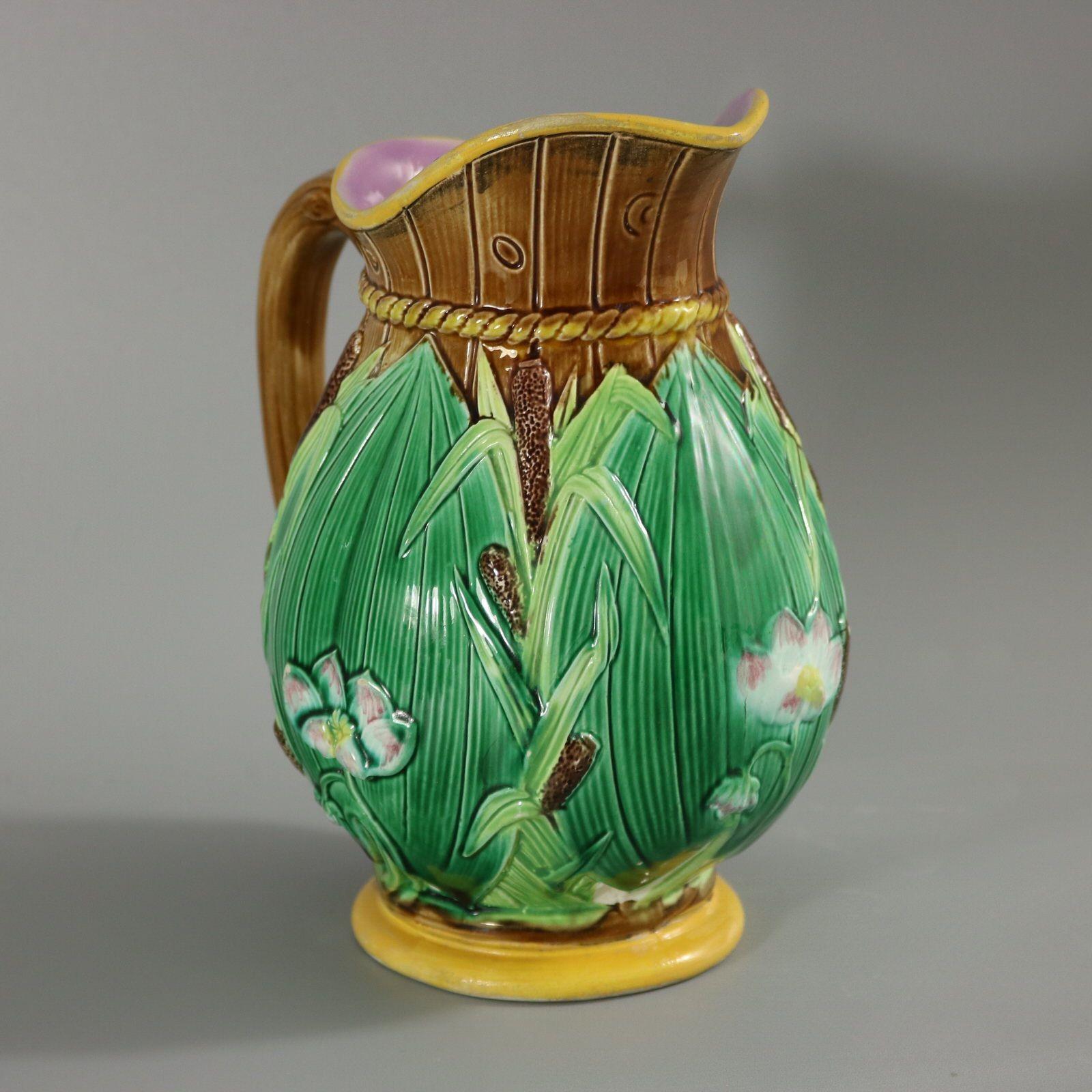 George Jones Majolica Lily on Barrel Jug In Good Condition For Sale In Chelmsford, Essex