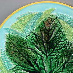 Plato de arce y helecho de mayólica George Jones