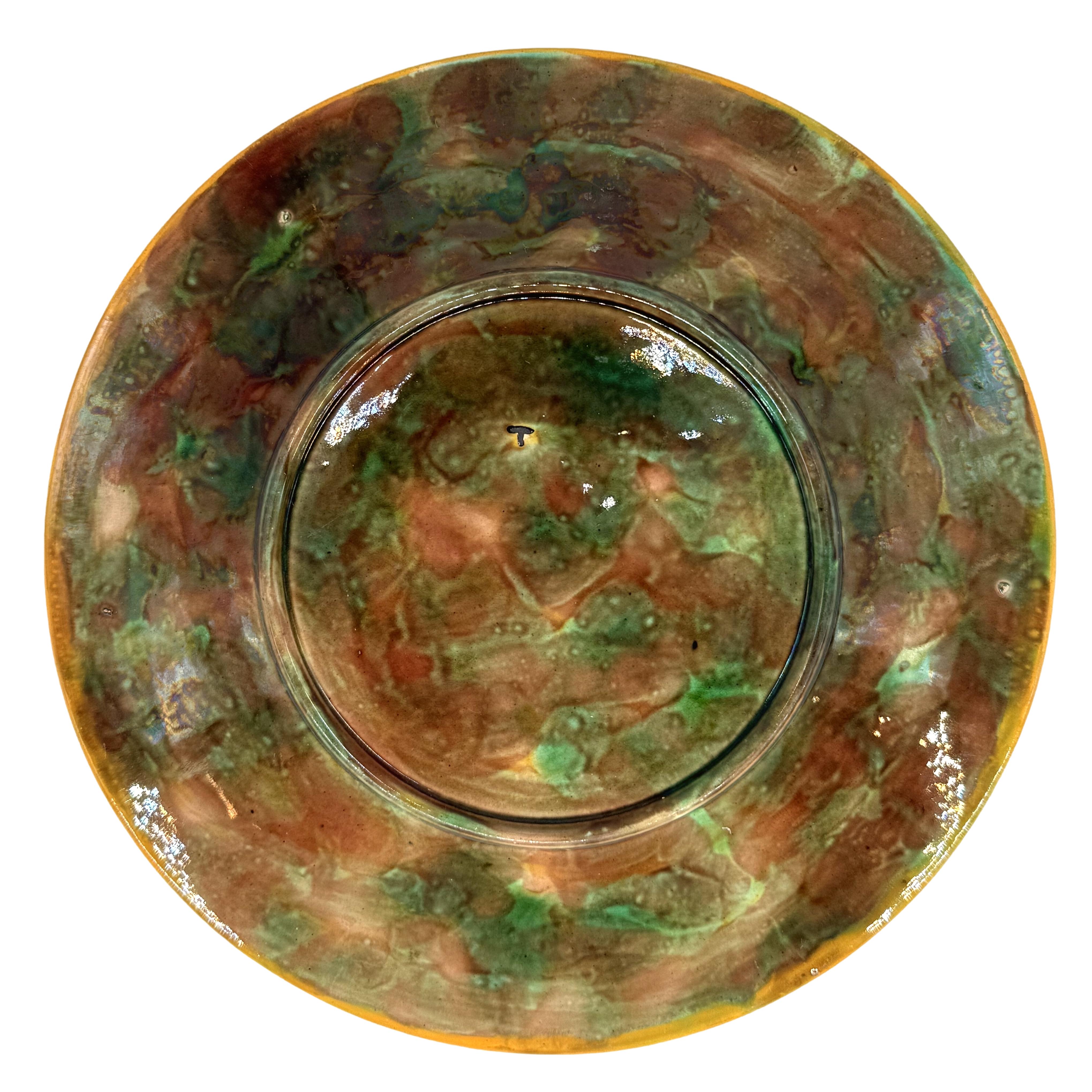 Plato de George Jones de mayólica con hoja de arce y helechos sobre fondo marrón, ca. 1870 en Bueno estado para la venta en Banner Elk, NC