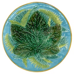 Assiette en majolique George Jones à feuilles d'érable et fougères sur fond turquoise, vers 1870