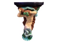 Staffa da parete "Merman" in maiolica di George Jones, inglese, 1875 circa