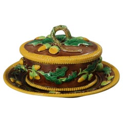 Scatola in maiolica di Oak e ghiande di George Jones