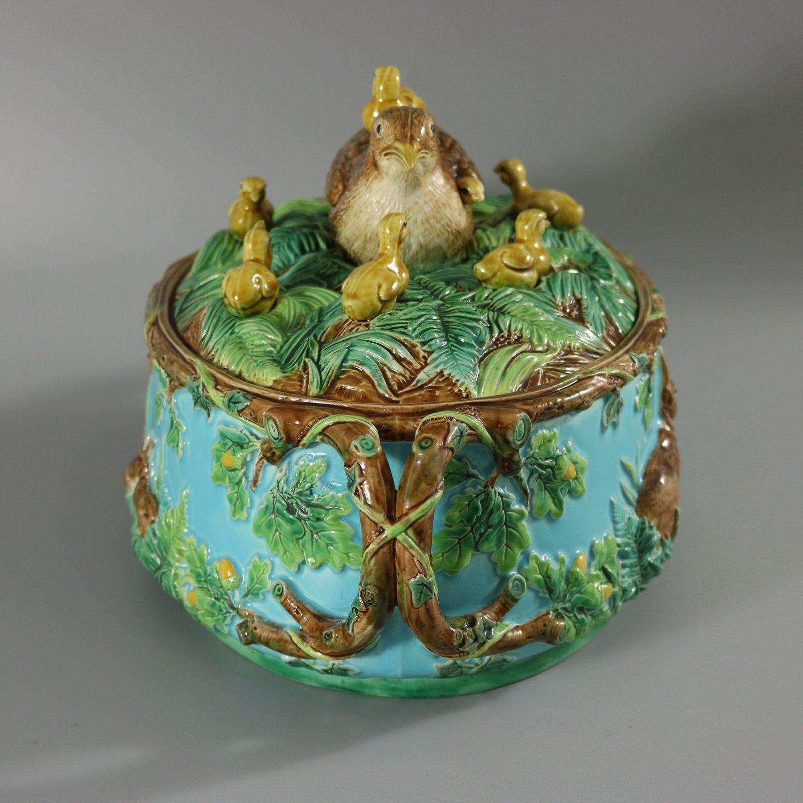 George Jones Majolica Partridge and Chicks Game Pie Dish In Good Condition In Chelmsford, Essex