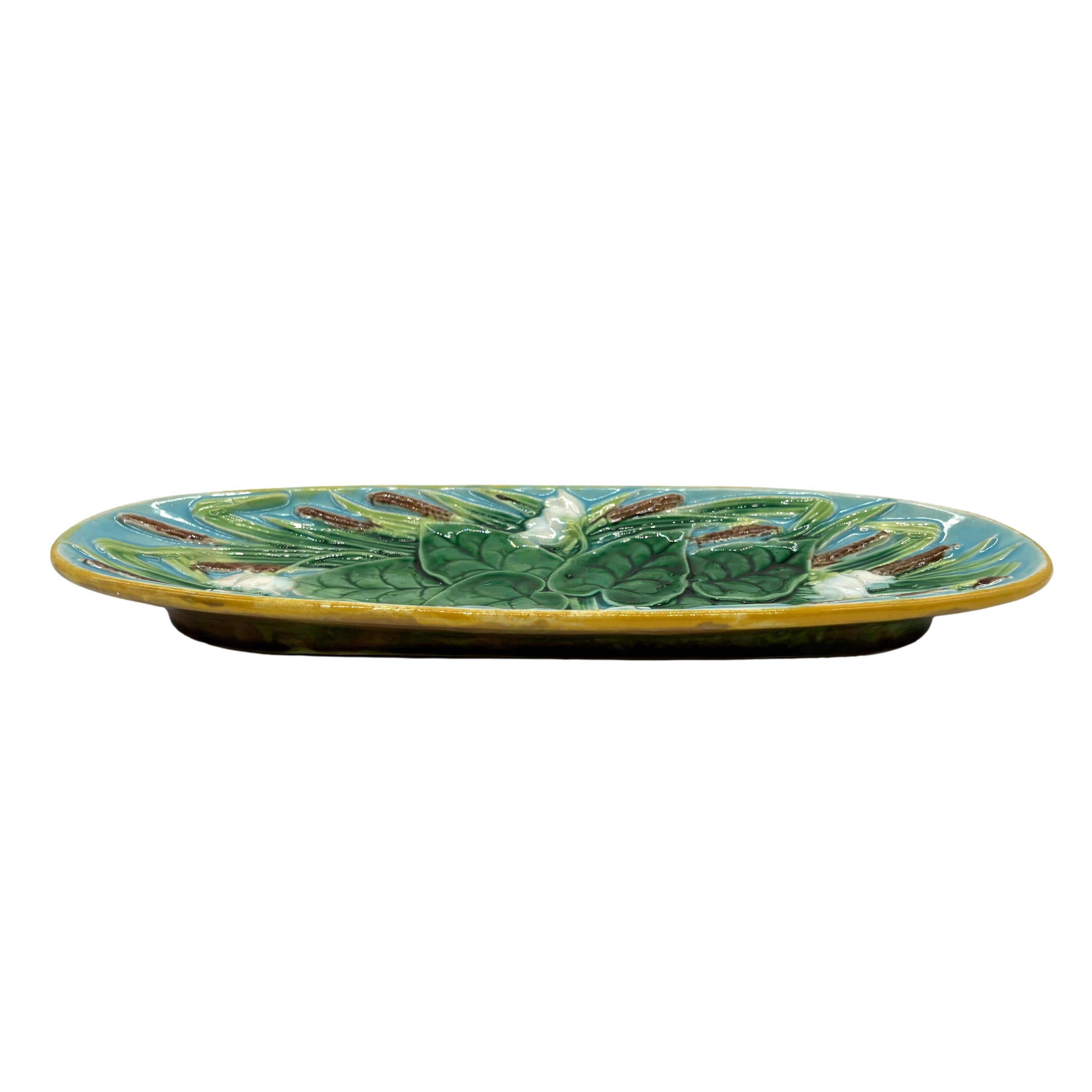 George Jones Majolica Pond Lilies and Bullrushes 10-in Tray, English, c. 1875 In Good Condition For Sale In Banner Elk, NC