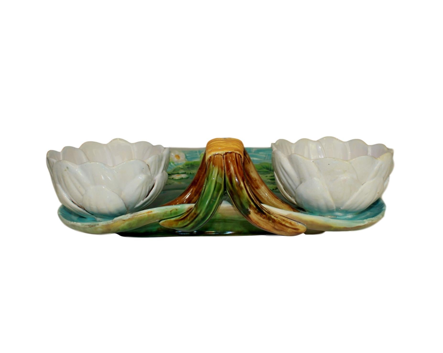 George Jones Majolica Strawberry Server Turquoise and Green, English, Dated 1877 In Good Condition In Banner Elk, NC