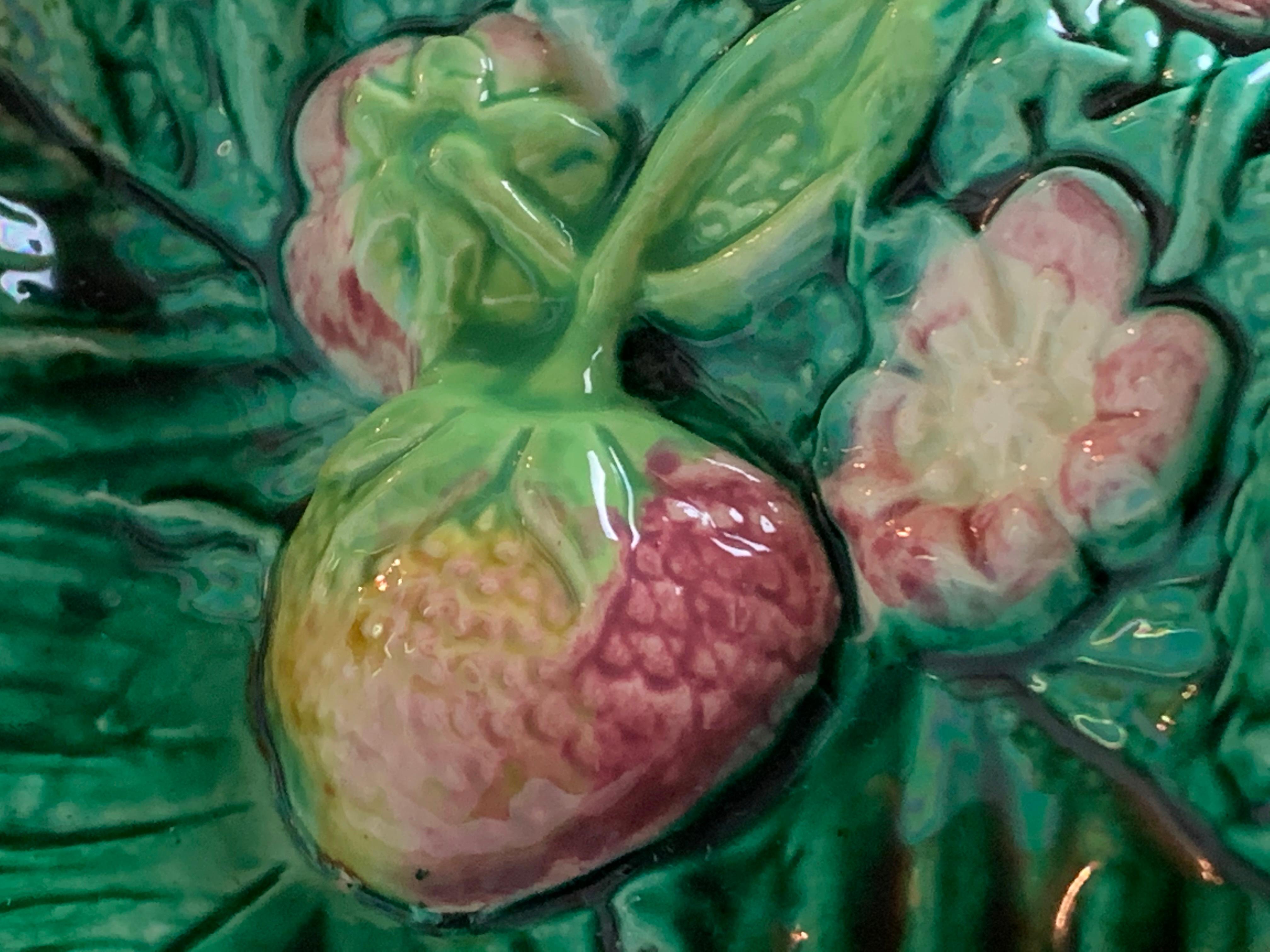 George Jones Majolica Strawberry Server White Wicker Ground, English, ca. 1868 For Sale 3