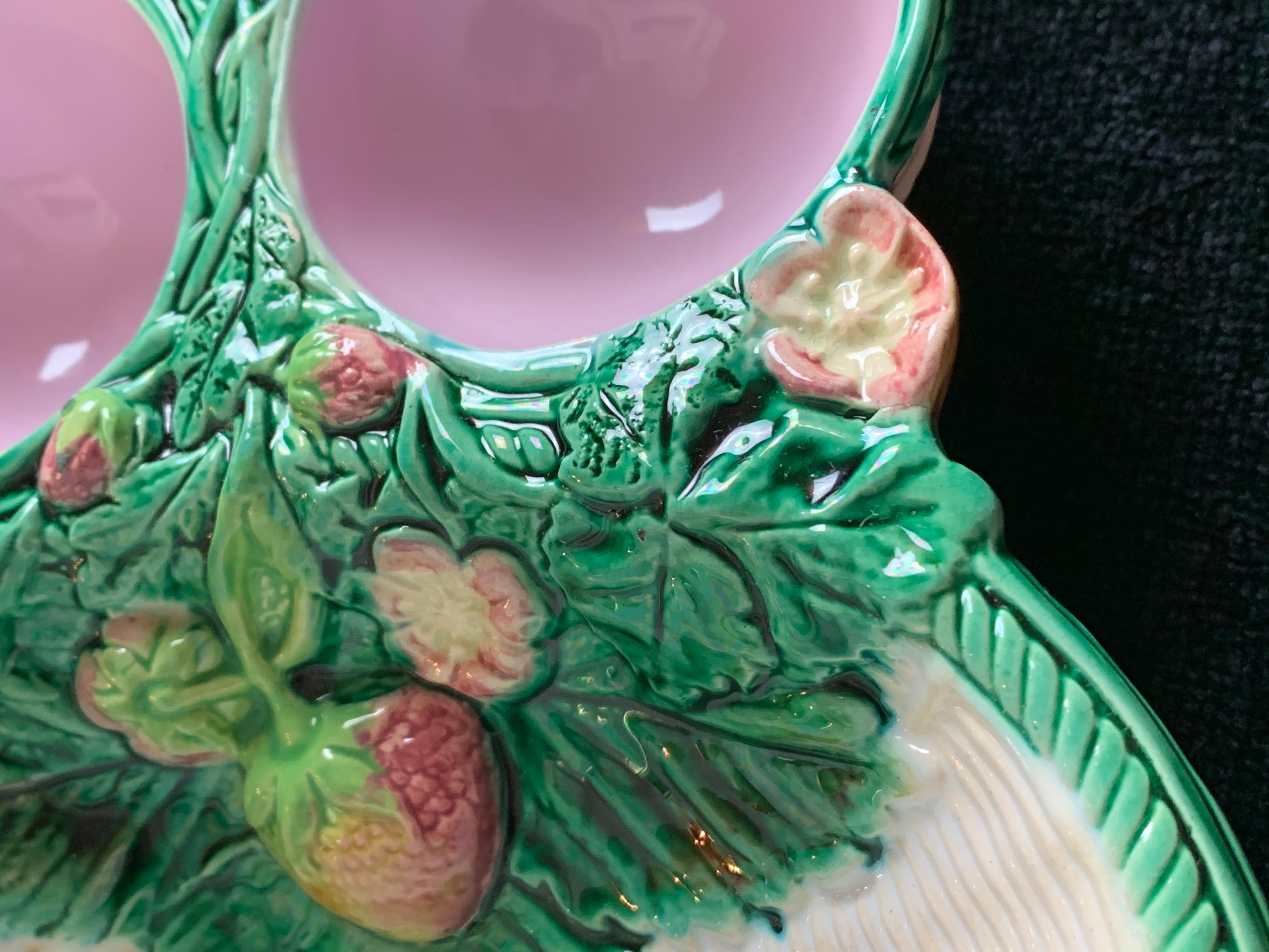 George Jones Majolica Strawberry Server White Wicker Ground, English, ca. 1868 For Sale 5