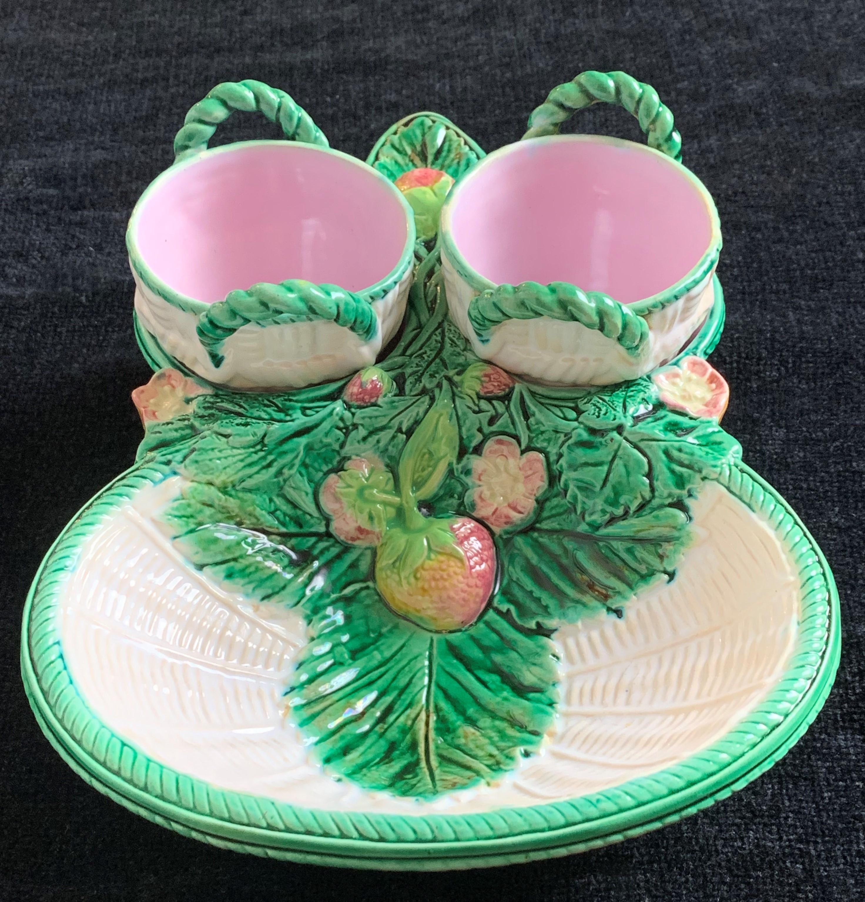 George Jones Majolica Strawberry Server White Wicker Ground, English, ca. 1868 For Sale 6