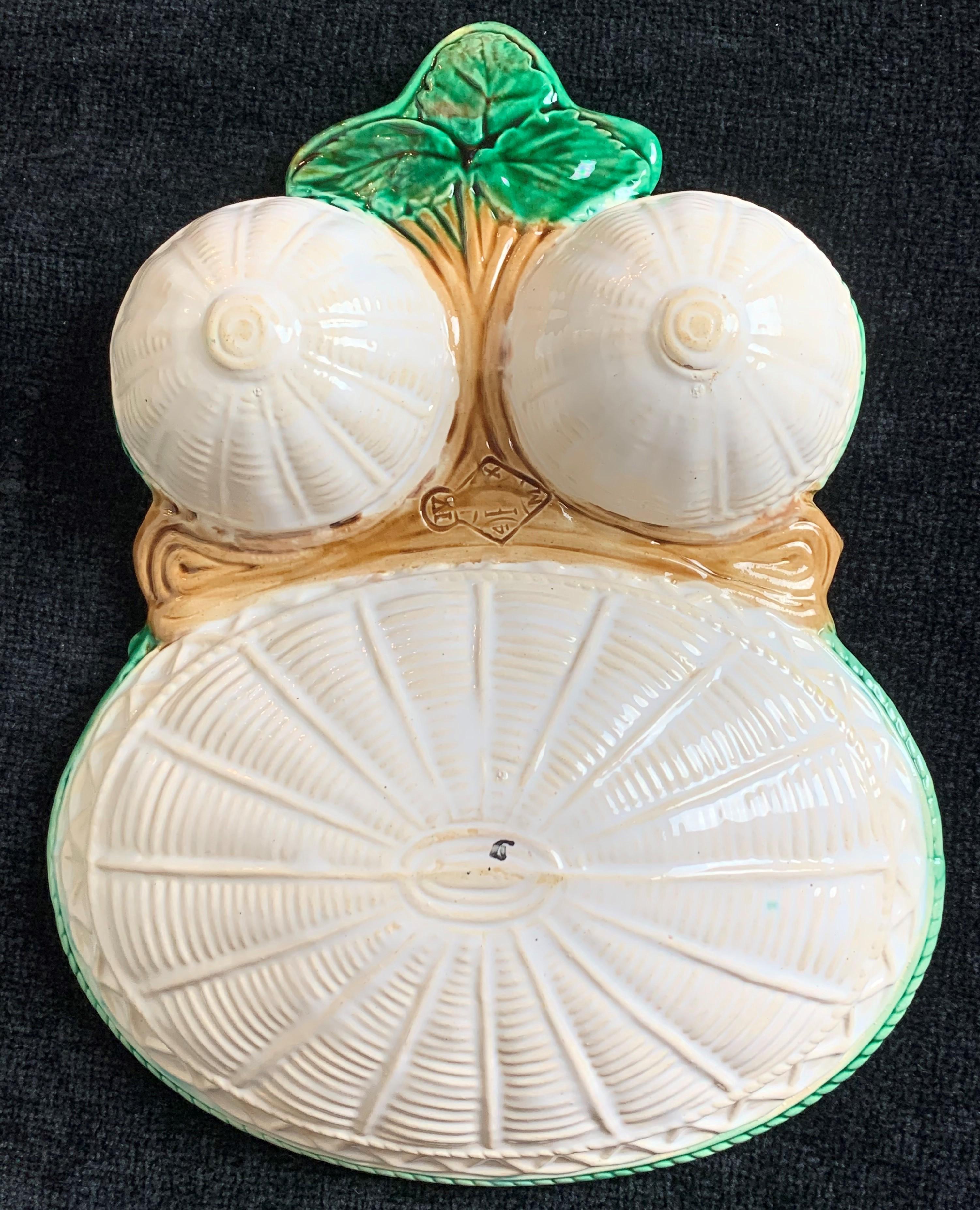 George Jones Majolica Strawberry Server White Wicker Ground, English, ca. 1868 For Sale 1