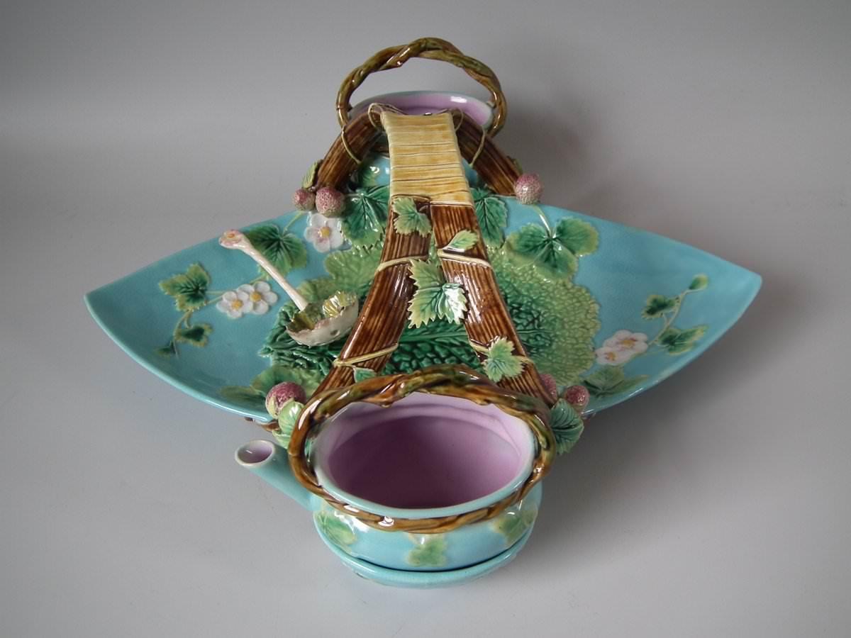 English George Jones Majolica Strawberry Serving Set