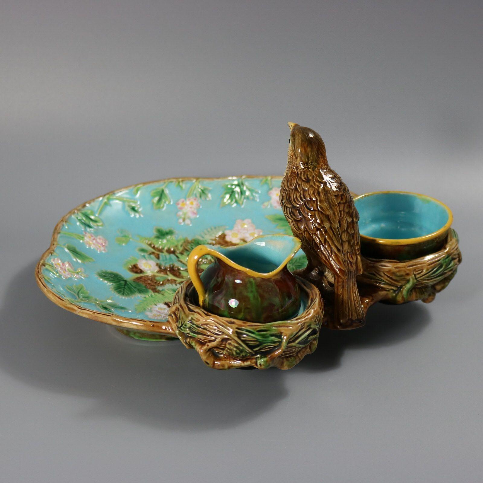 George Jones Majolica Strawberry Serving Set with Bird In Good Condition In Chelmsford, Essex