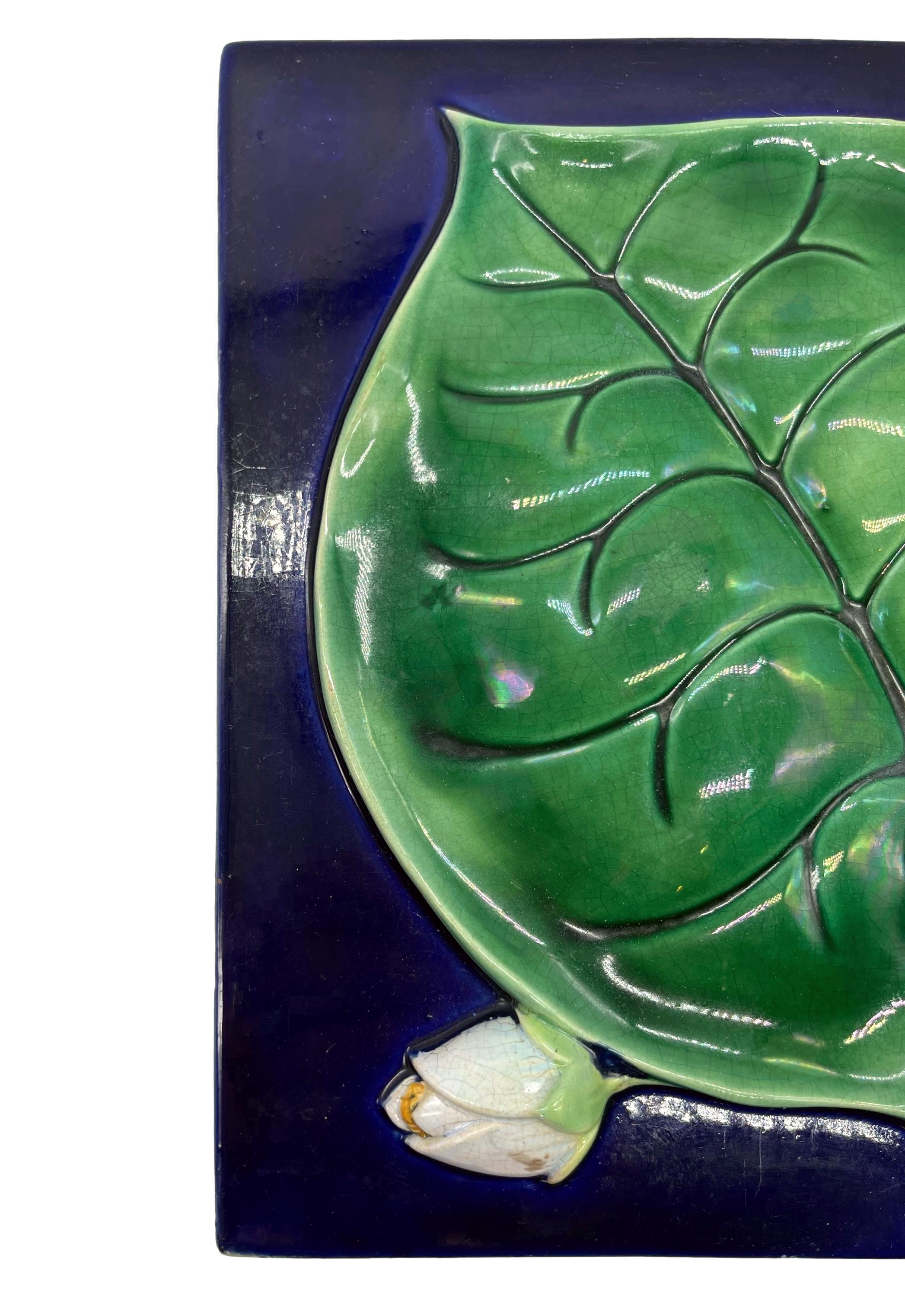 Victorian George Jones Majolica Trompe L'oeil Waterlily Tile, Cobalt Ground, ca. 1880 For Sale