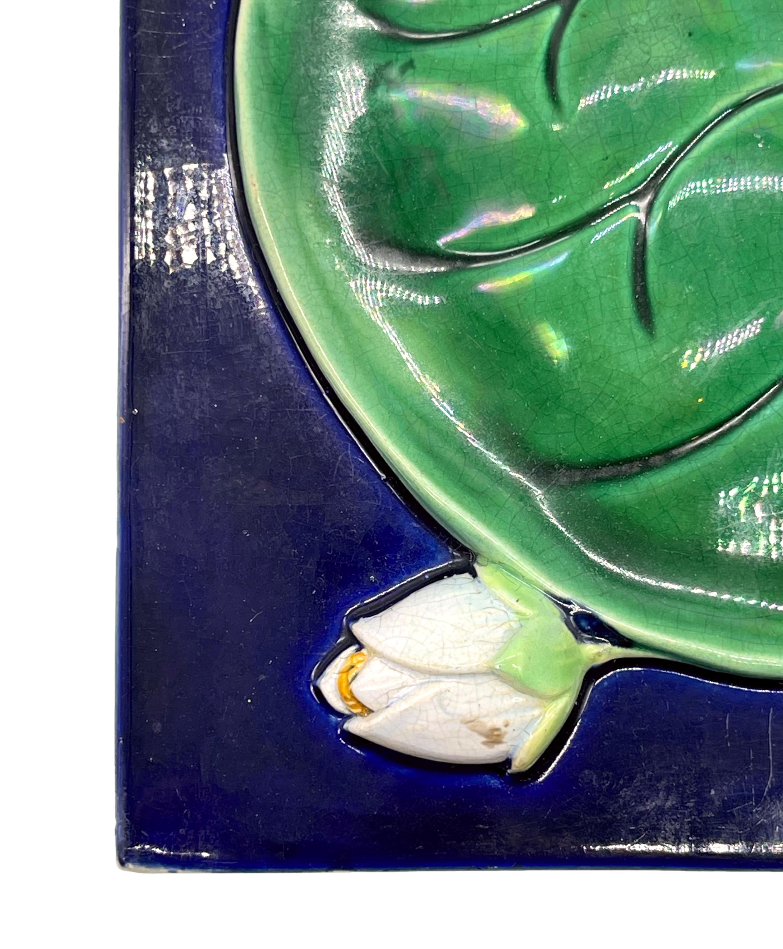 George Jones Majolica Trompe L'oeil Waterlily Tile, Cobalt Ground, ca. 1880 In Good Condition For Sale In Banner Elk, NC