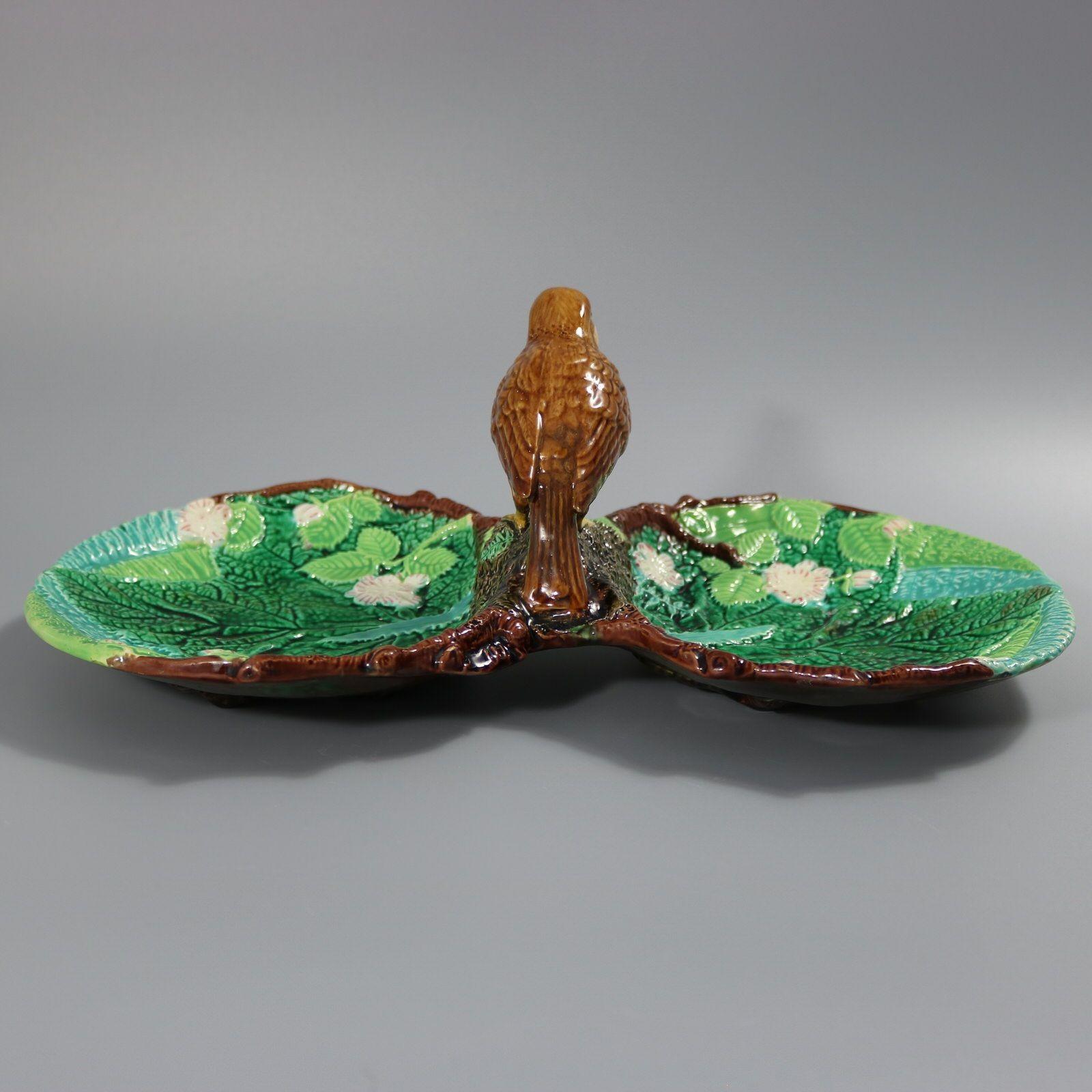 Plat à oiseaux à deux lobes en majolique de George Jones en vente 1