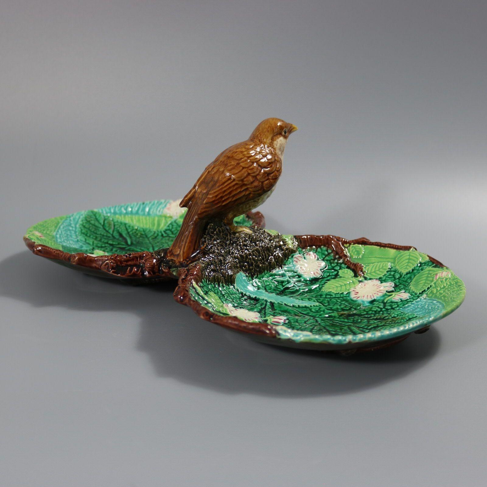 Plat à oiseaux à deux lobes en majolique de George Jones en vente 2