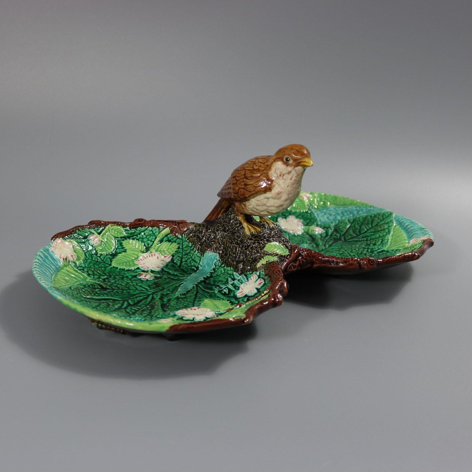 Plat à oiseaux à deux lobes en majolique de George Jones en vente 4