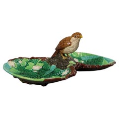 Plato para pájaros de doble lóbulo de mayólica George Jones