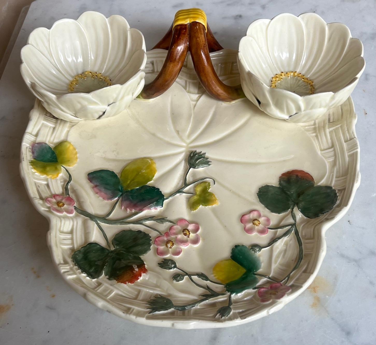 George Jones Majolika-Erdbeer-Teller (Wedgwoodware) im Angebot