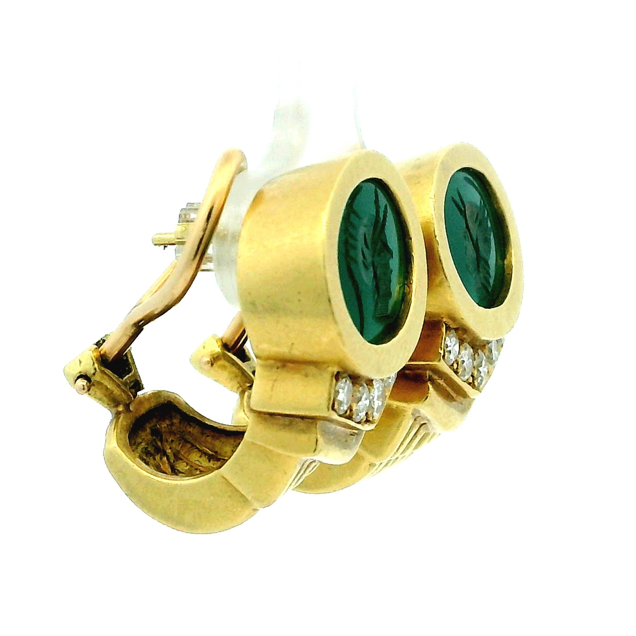 Pendientes George K. Wittels de oro de 18 quilates tallados en calcografía verde y diamantes, años 80 Corte redondo en venta