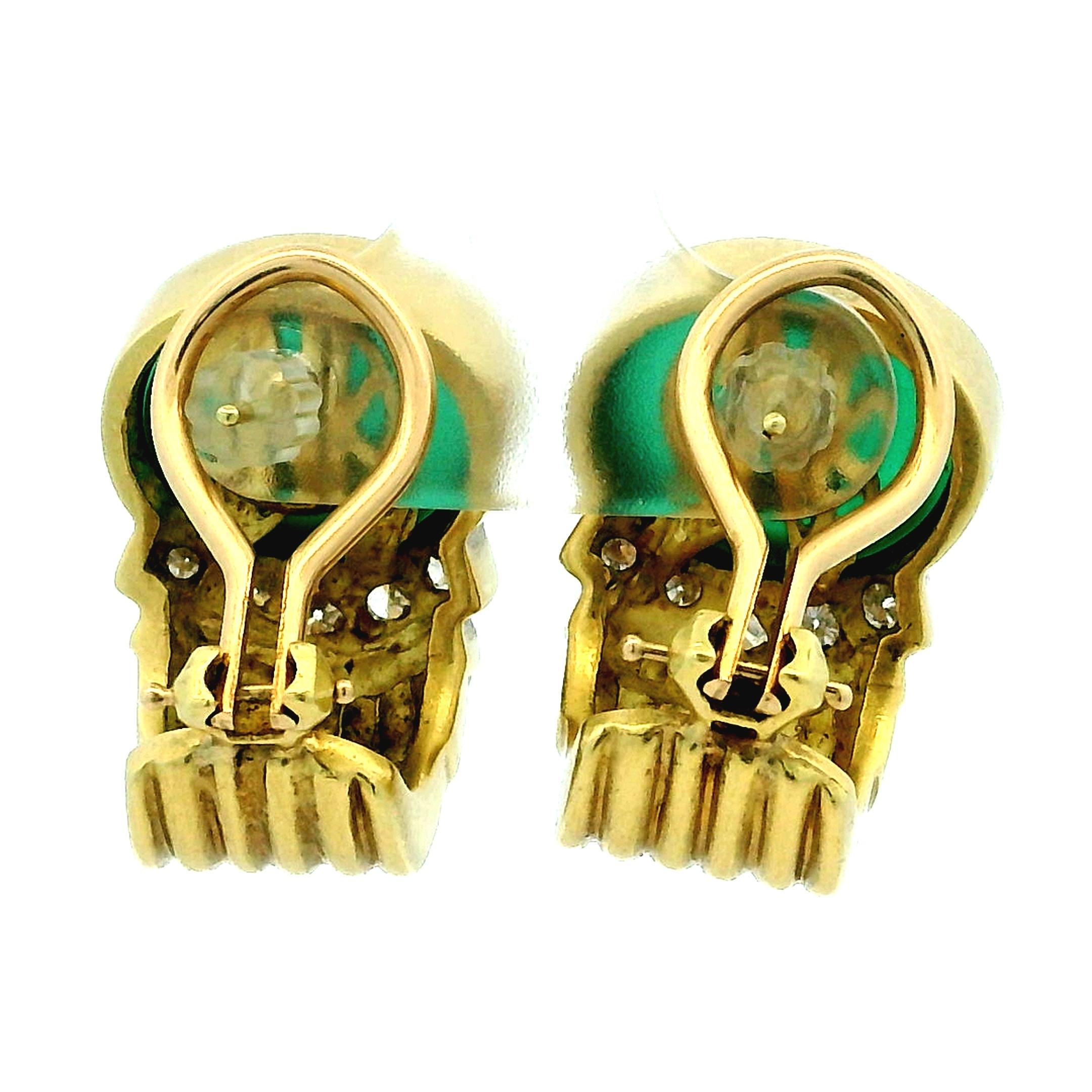 Pendientes George K. Wittels de oro de 18 quilates tallados en calcografía verde y diamantes, años 80 en Excelente estado para la venta en Miami, FL