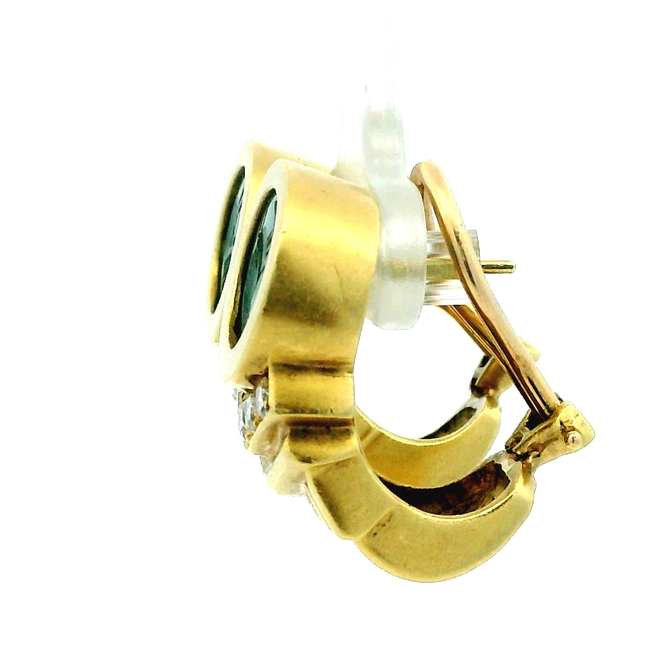 Pendientes George K. Wittels de oro de 18 quilates tallados en calcografía verde y diamantes, años 80 en venta 1