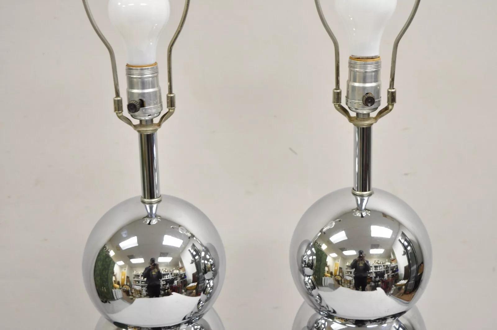 George Kovacs Mid Century Modern Chrome 4 Stacked Ball Table Lamps - a Pair In Good Condition In Philadelphia, PA
