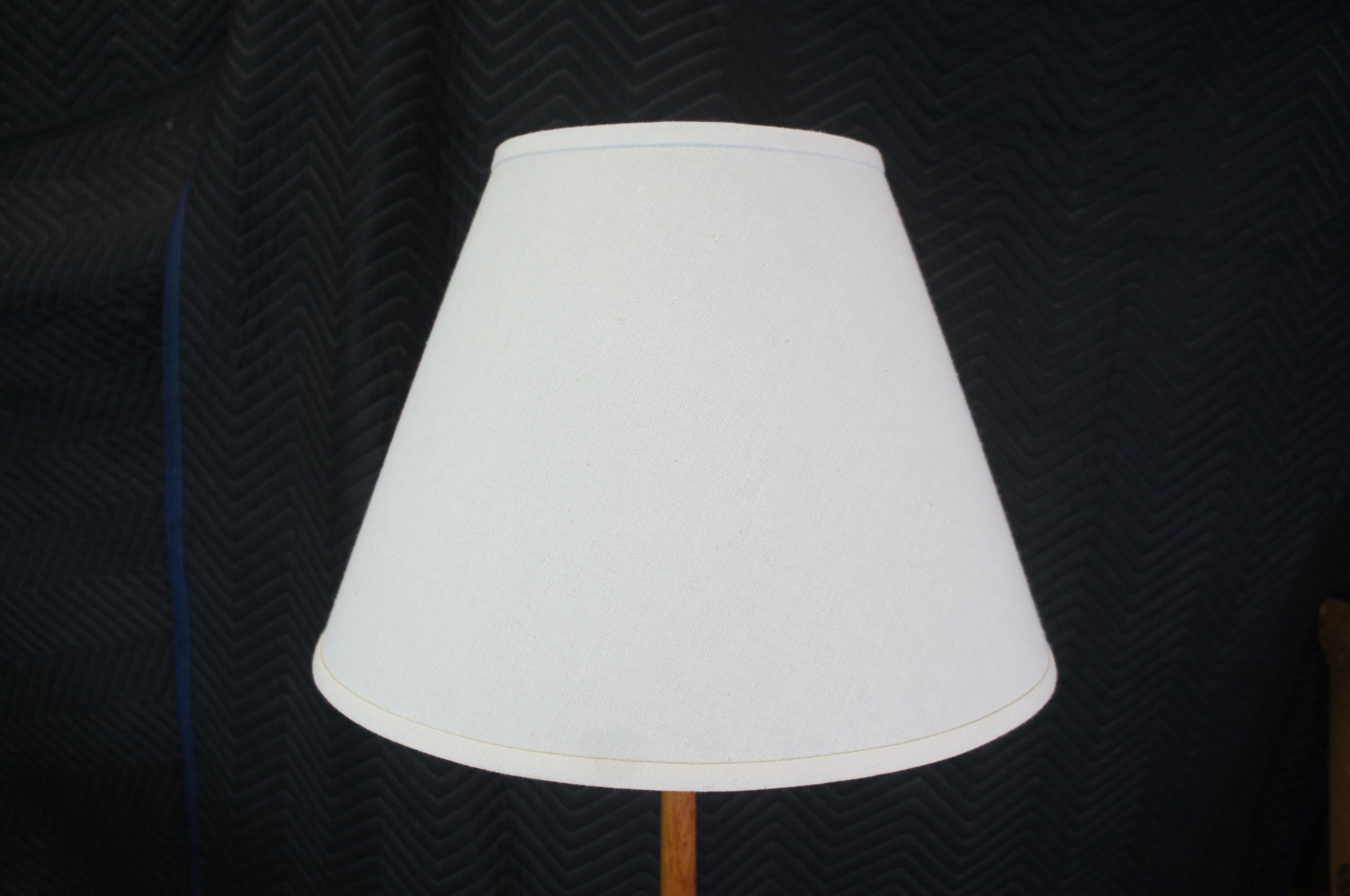 Teck George Kovacs lampadaire suédois moderne mi-siècle en teck minimaliste MCM