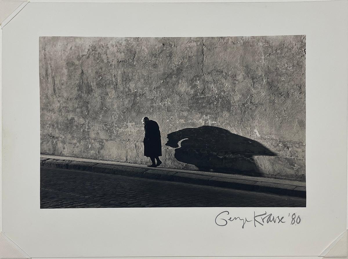 Ombres, Espagne - Moderne Photograph par George Krause