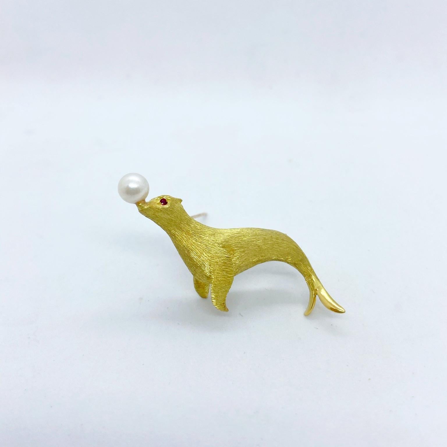 Contemporary George Lederman 18 Karat Yellow Gold Seal Balancing a Pearl on His Nose Brooch