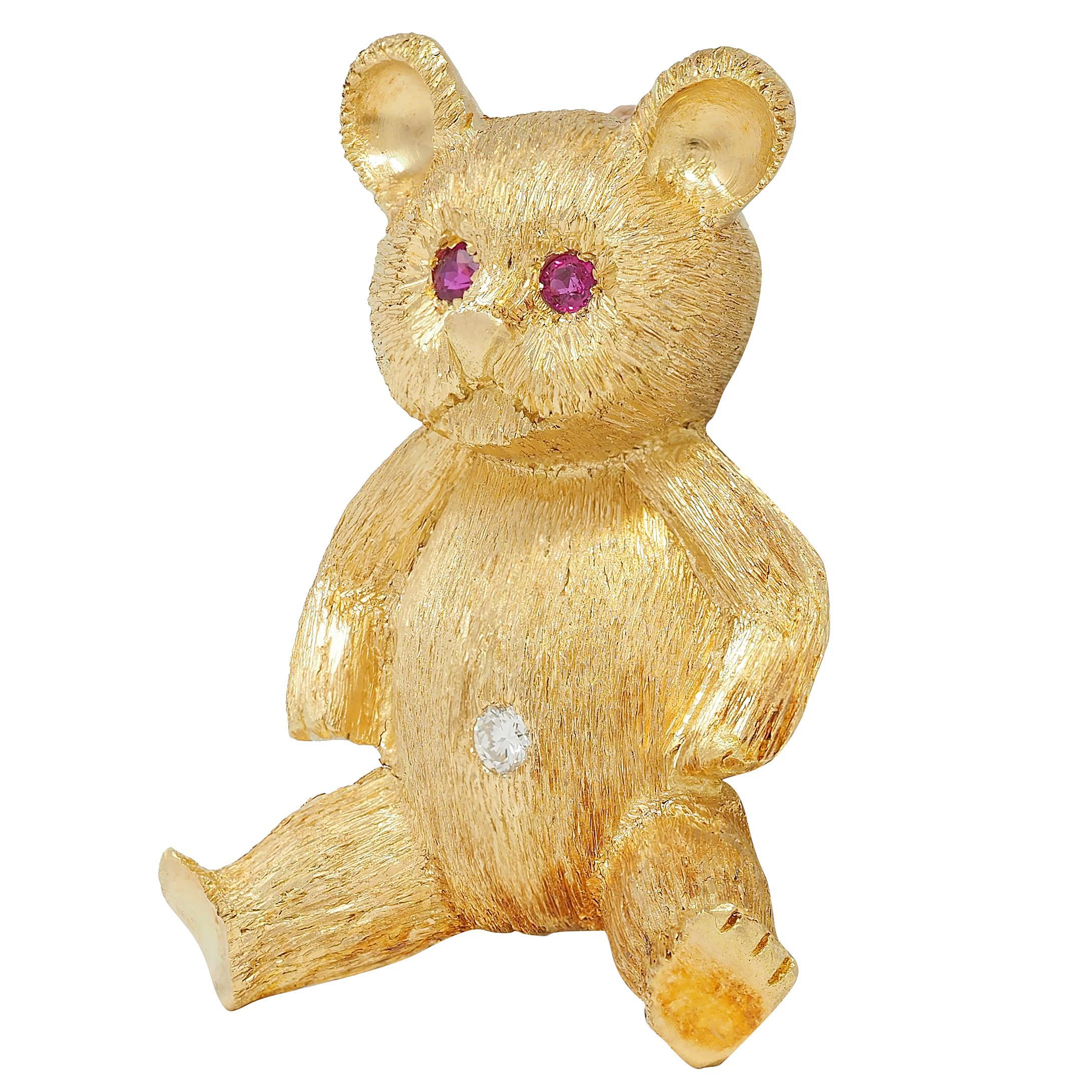 George Lederman 1960's Ruby Diamond 18K Yellow Gold Vintage Teddy Bear Brooch In Excellent Condition For Sale In Philadelphia, PA