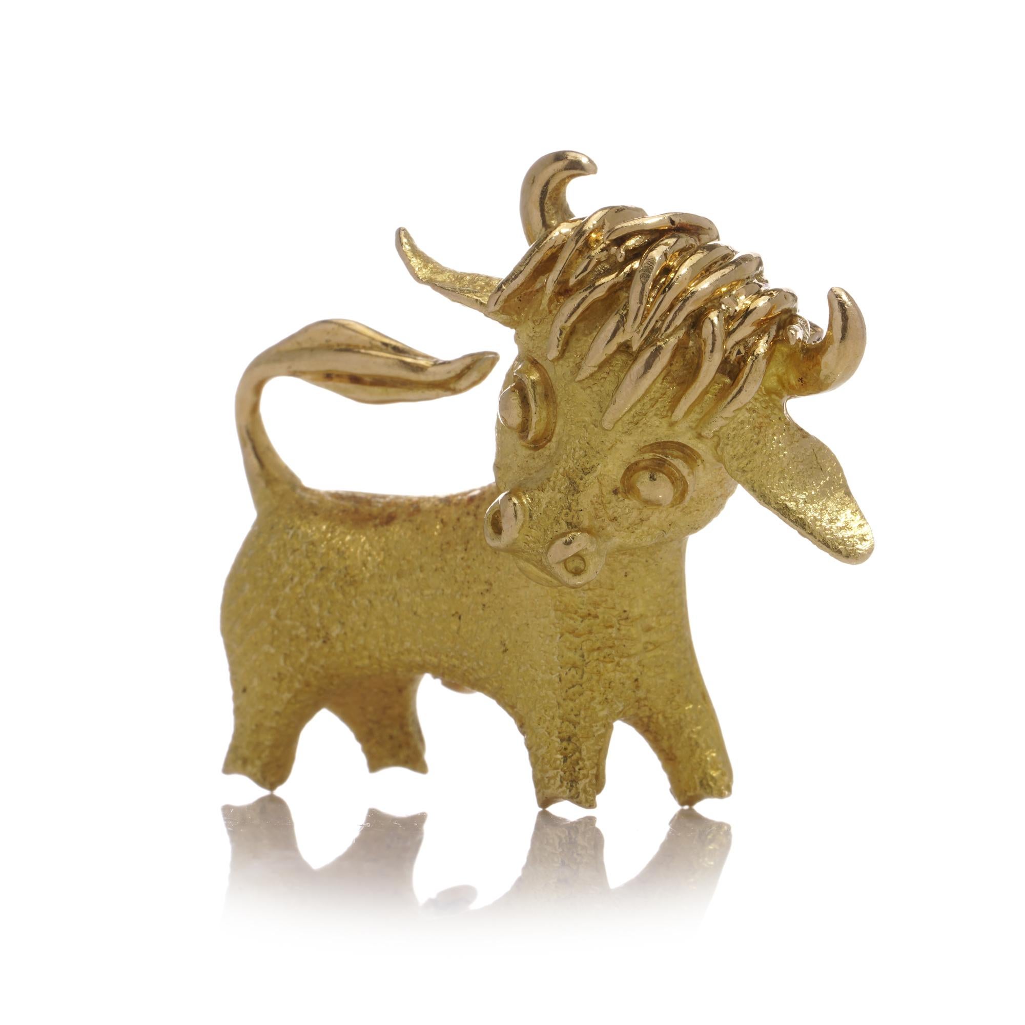 George Lederman vintage 18kt. yellow gold baby bull brooch. In Excellent Condition For Sale In Braintree, GB